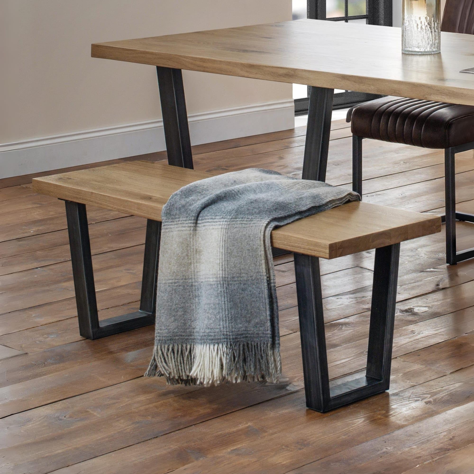 Banco Brooklyn Julian Bowen de madera de roble industrial para comedor