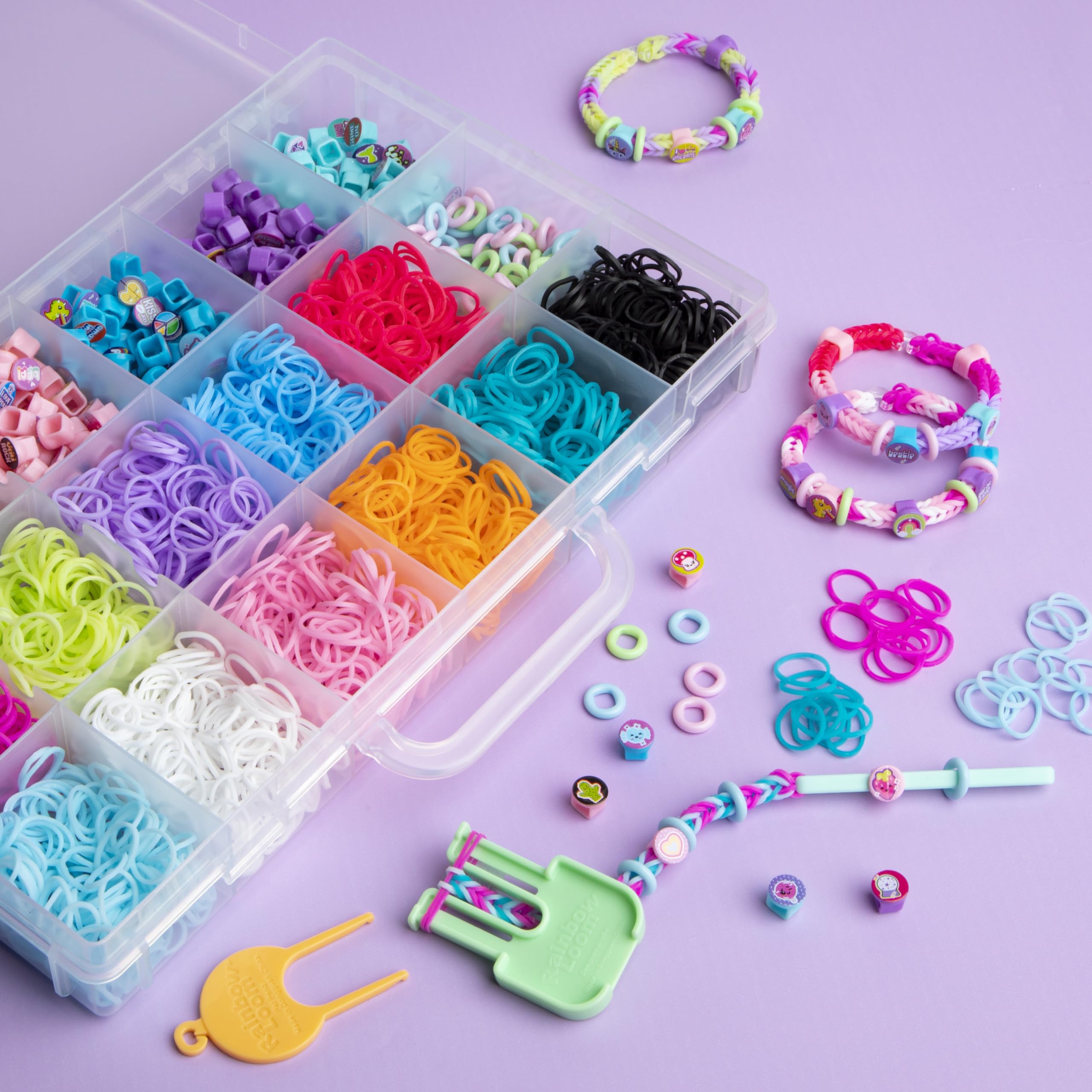 Bandai - Rainbow Loom Beadmoji Deluxe - Zestaw elastycznych bransoletek i koralików - Kreatywny wypoczynek - Zawiera 2200 gumek, 340 koralików z wzorami - zabawka dla dzieci od 7 lat - CD0094