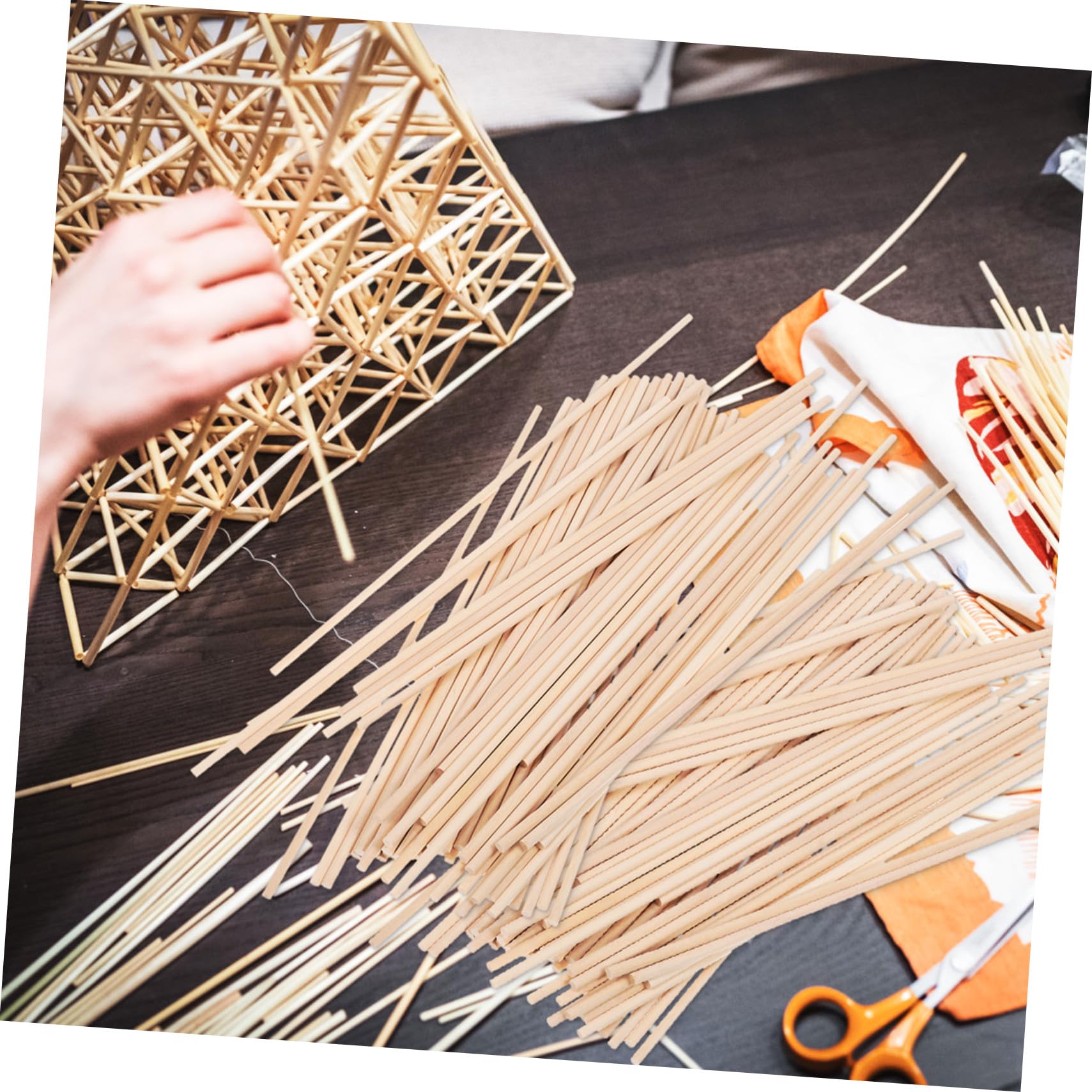 215 Stück Runde Holzstäbe Stabile und Leicht zu Verarbeitende Bastelholzstäbchen für Modellbau und Schule Naturbelassen und Vielseitig Einsetzbar