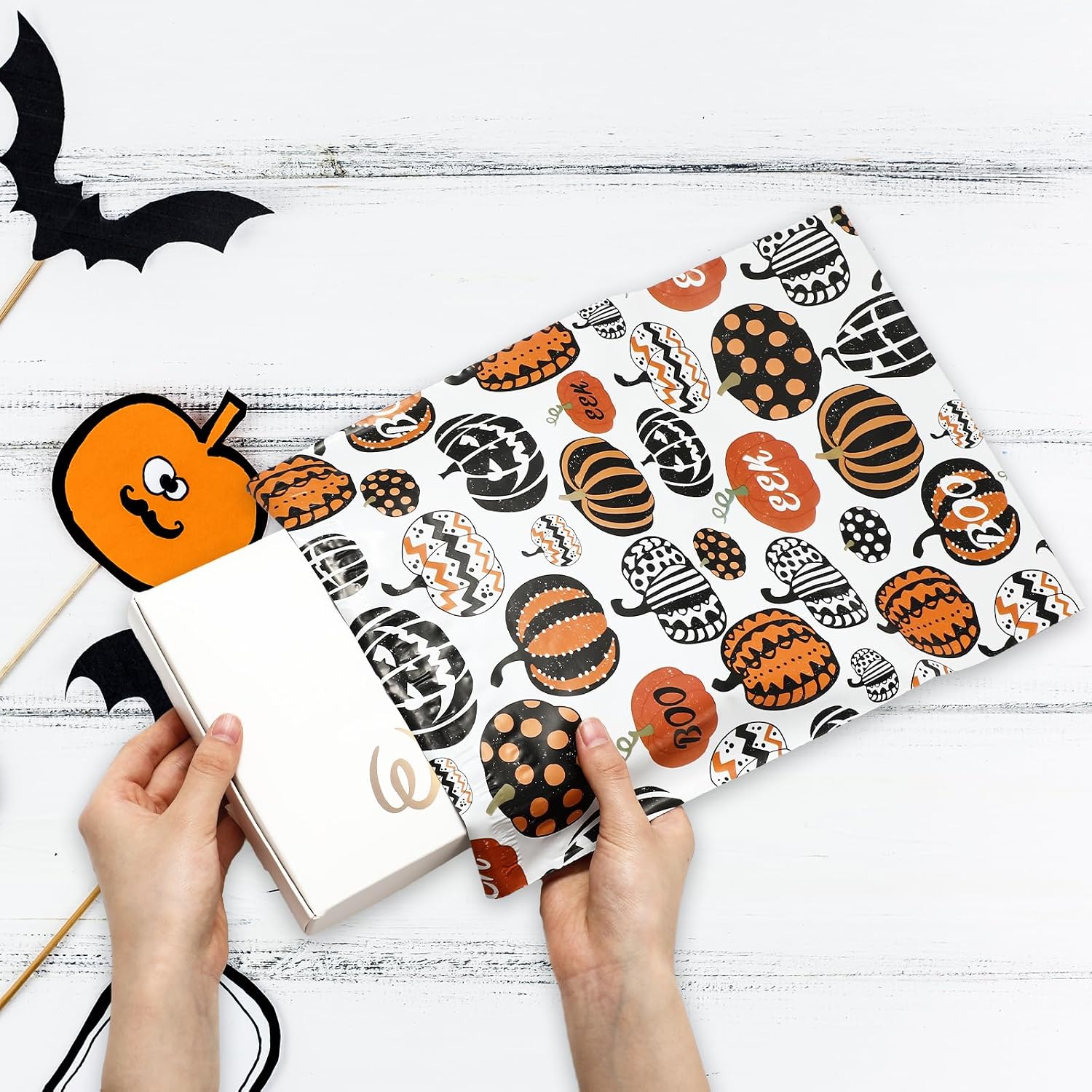 JarThenaAMCS 100Pcs Halloween Poly Mailer 10 x 13 Inch Orange Black Creepy Pumpkin Packaging Bags Self Seal Mailing Envelope Bags for Small Business Clothing