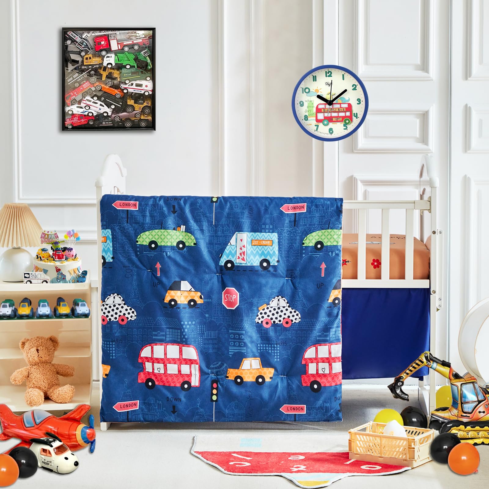 Juego de ropa de cama de 3 piezas para cuna, edredón azul marino con coches azules, verdes y rojos, edredón acolchado, sábana bajera y falda para bebés niños y niñas, bonito juego de cama colorido