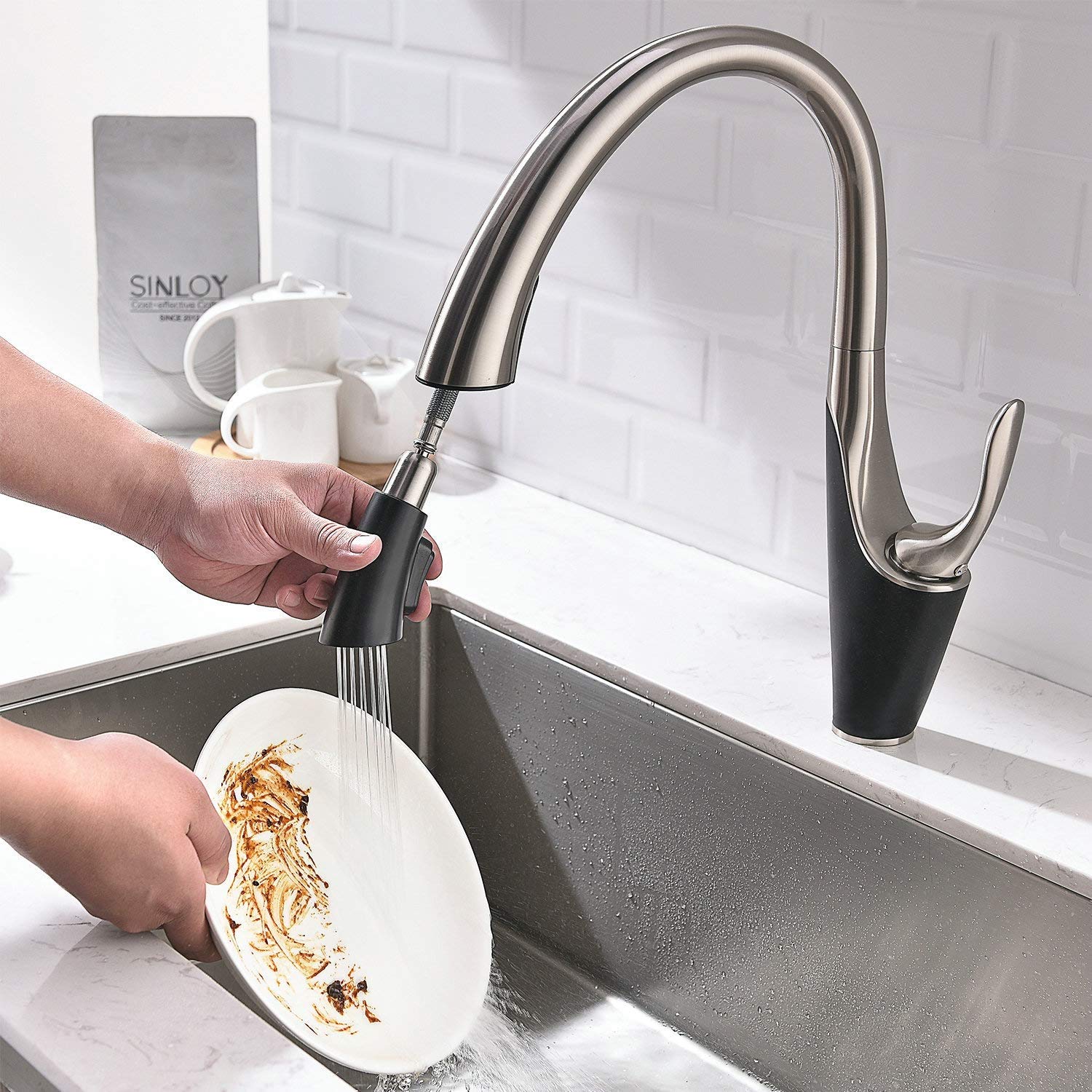 ZQFHSX Modern Brushed Nickel Brass Kitchen Sink Faucet with Pull Down Sprayer High Arc Single Level Mixer Tap in Black
