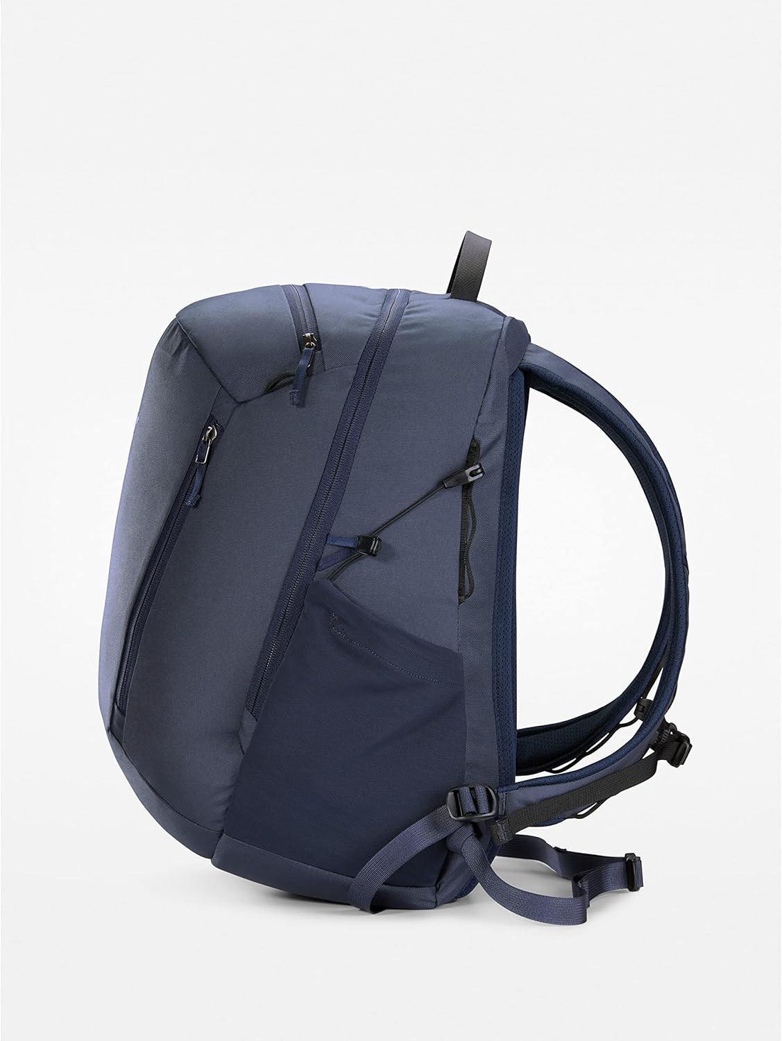  | Arc'teryx Mantis 26 Backpack | Highly Versatile 26L Daypack | Black Sapphire, One Size | Casual Daypacks