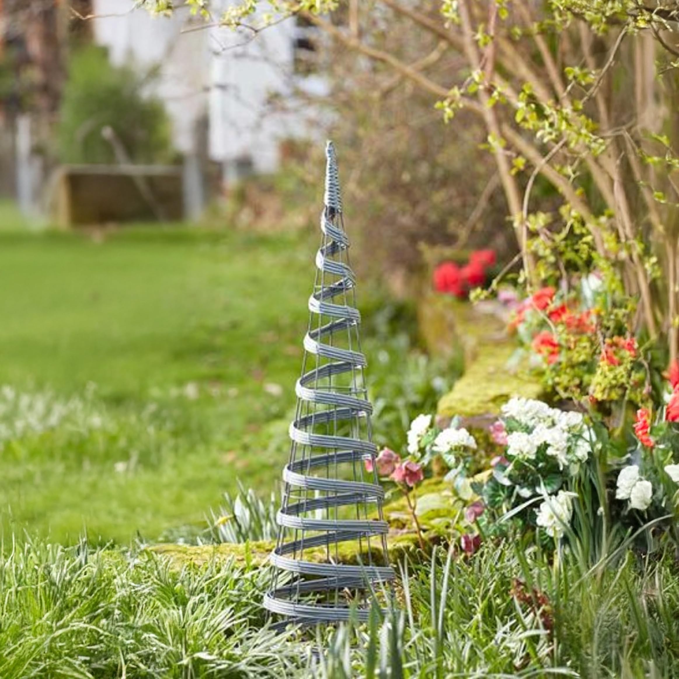 Garden Mile 0.9m Large Garden Metal Faux Rattan Obelisk Cone Pyramid Plant Support Trellis Climbing Frame Plant Support Trellis for Climbing Plants Garden Outdoor Heavy Duty Obelisk in Grey