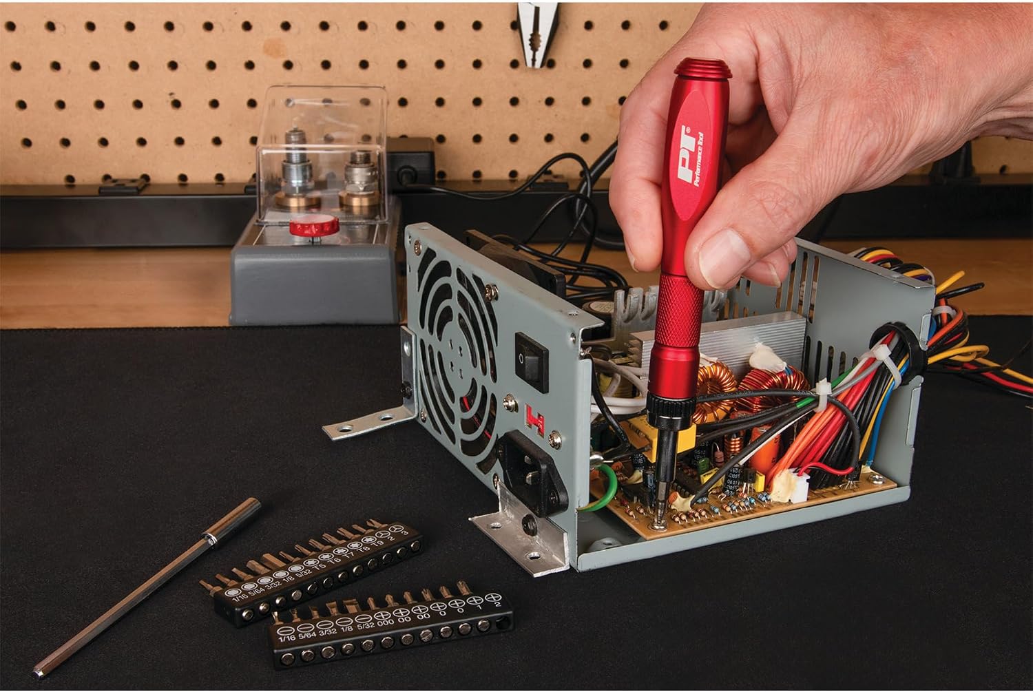 Performance Tool W495 26 Pc. Precision Driver/Pickup Tool Set, Anodized Aluminum, Extends over 12 Inches, Flexible Neck, Ratcheting Mechanism
