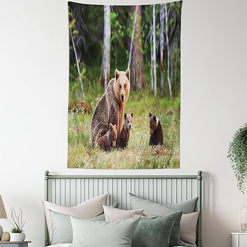 Vista 5 de Ambesonne Tapiz de naturaleza, madre salvaje, oso grizzly protegiendo a sus bebés en el bosque, estampado de animales de la selva, colgante de pared