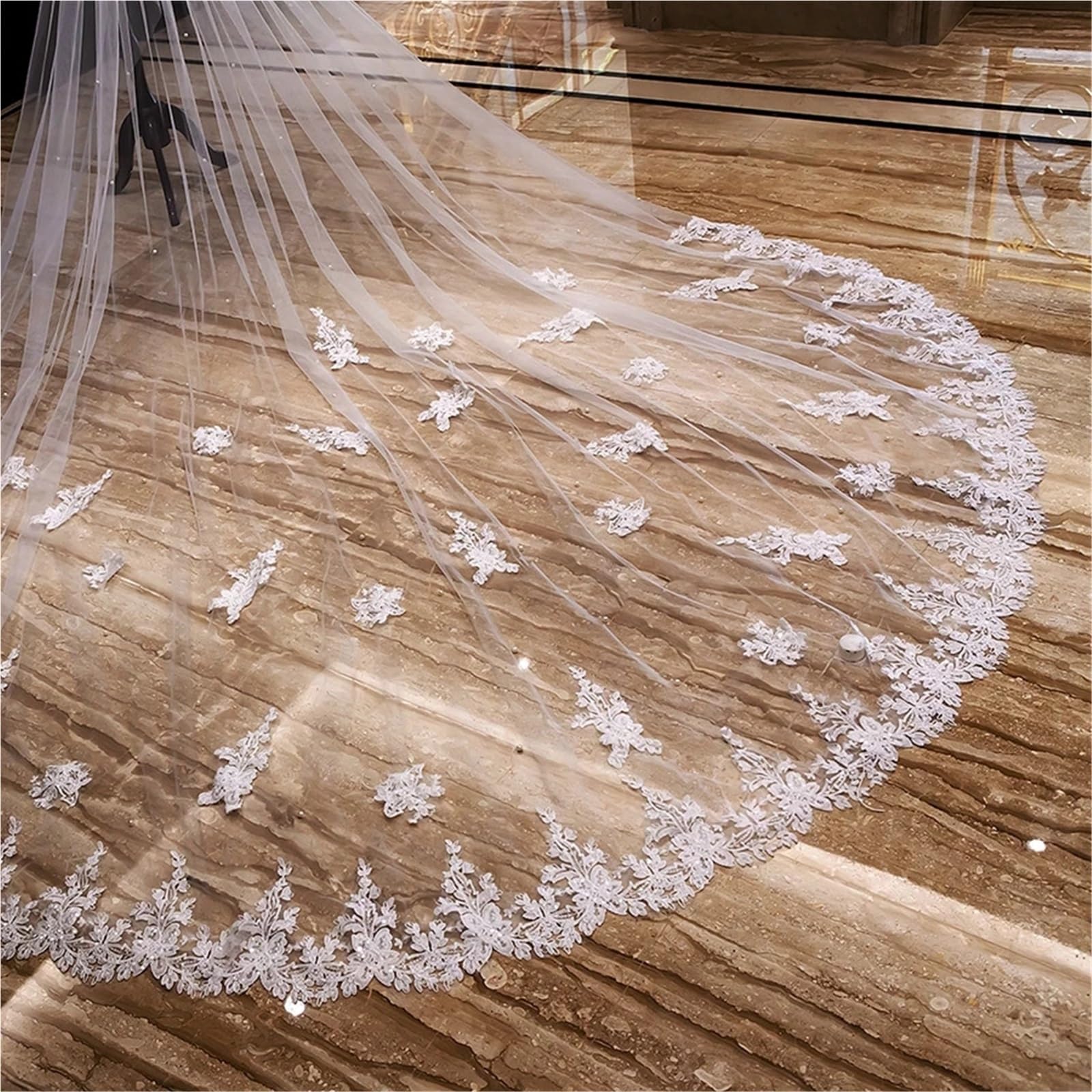 Generisch 3 Meter Brautschleier mit Spitzenapplikationen Kathedrale Hochzeitsschleier Elegante Braut Hochzeitsaccessoires