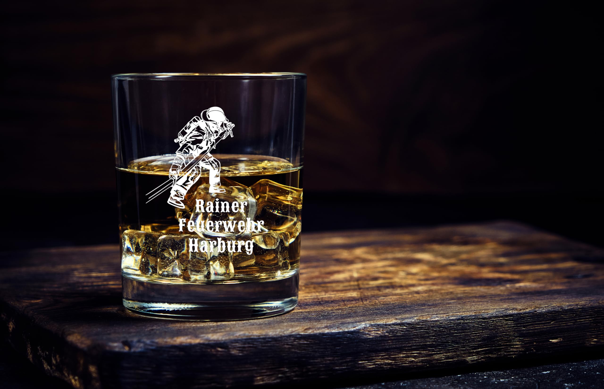 Whisky Set Feuerwehr Gravur und Wunschtext Karaffe 700 ml und Gläser personalisiert Holzbox Geschenk (Motiv 4: Feuerwehrmann mit Schlauch, Karaffe + 4 Gläser)