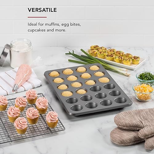 Miniatura 4 de KitchenAid Molde para muffins de acero aluminizado antiadherente de 24 tazas, contorno plateado