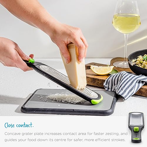 Miniatura 6 de Dreamfarm Ozest - Zester autolimpiante para ralladura de cítricos fina y esponjosa, queso, nueces y especias con pie de silicona antideslizante,