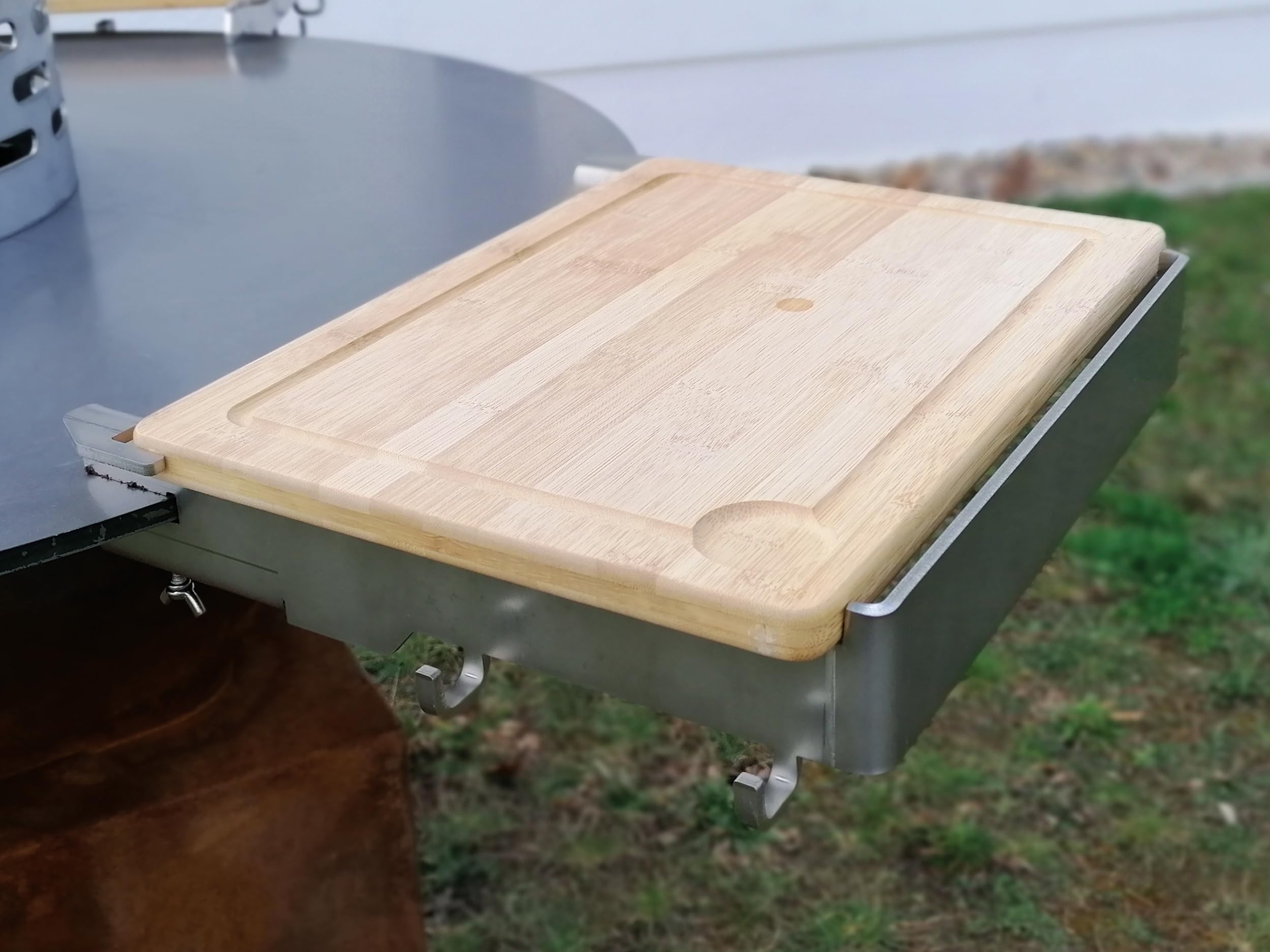 ZIEGER Holzbretthalter mit Schneidebrett für Feuerplatten mit 4-11mm Dicke