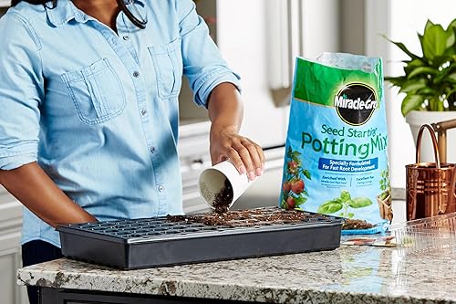 Miniatura 4 de Miracle-Gro Mezcla para macetas de inicio de semillas, enriquecida con alimentos vegetales, 8 cuartos de galón (paquete de 3)