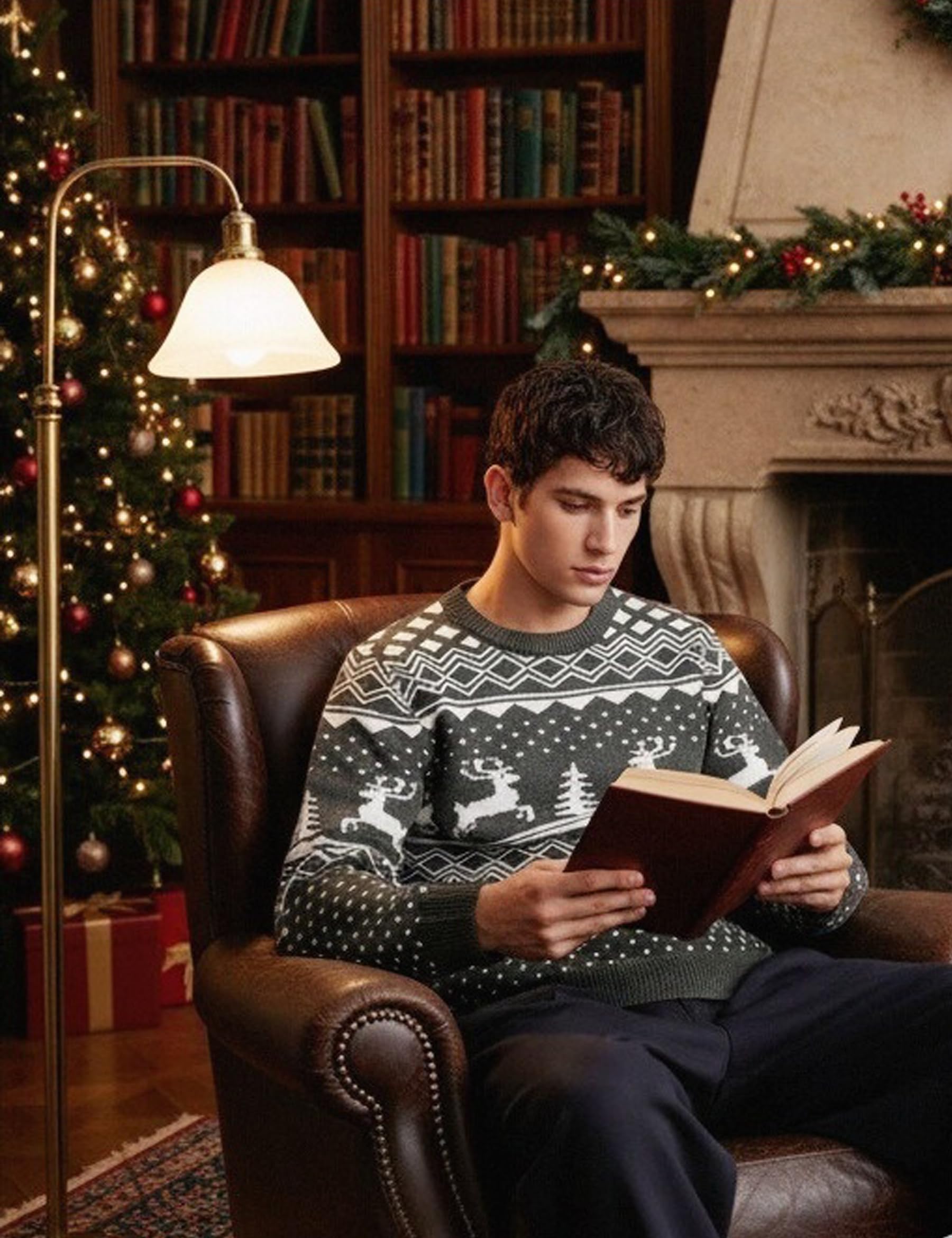 Pull de Noël Homme en Maille Motif Renne | Motif renne et sapin, col rond et manches longues pour les fêtes, les soirées d’hiver et les cadeaux de Noël.