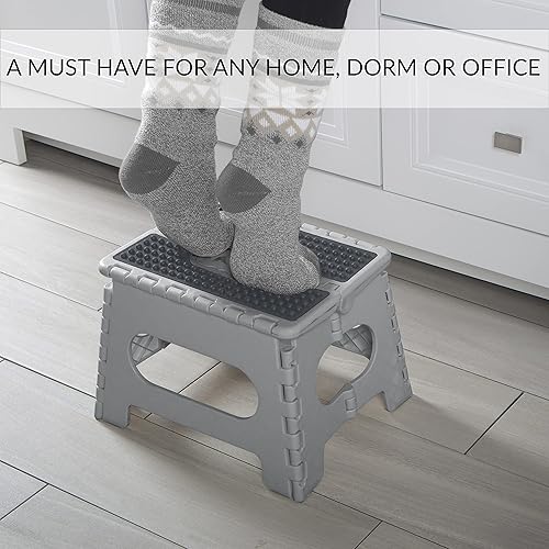 Miniatura 12 de Simplify Taburete plegable antideslizante de 9 pulgadas | Plegable | Capacidad de 200 libras | Duradero | Portátil | Cocina | Baño | Garaje | Blanco