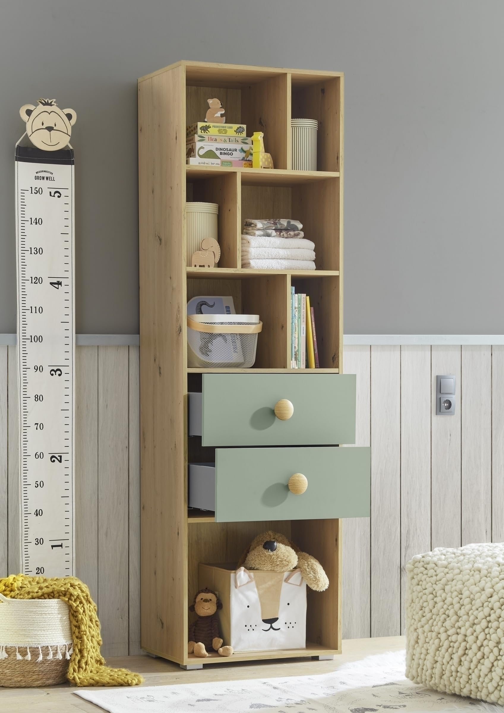 Babyzimmer-Komplettset >Birta< Kleiderschrank 153,8x200x58,2cm, Babybett 78x90x143cm, Wickelkommode 120x99,3x77,6cm, Wandboard 120x30x25,5cm, Regal 60x200x38,2cm, Artisan Eiche Dekor / Salbei.