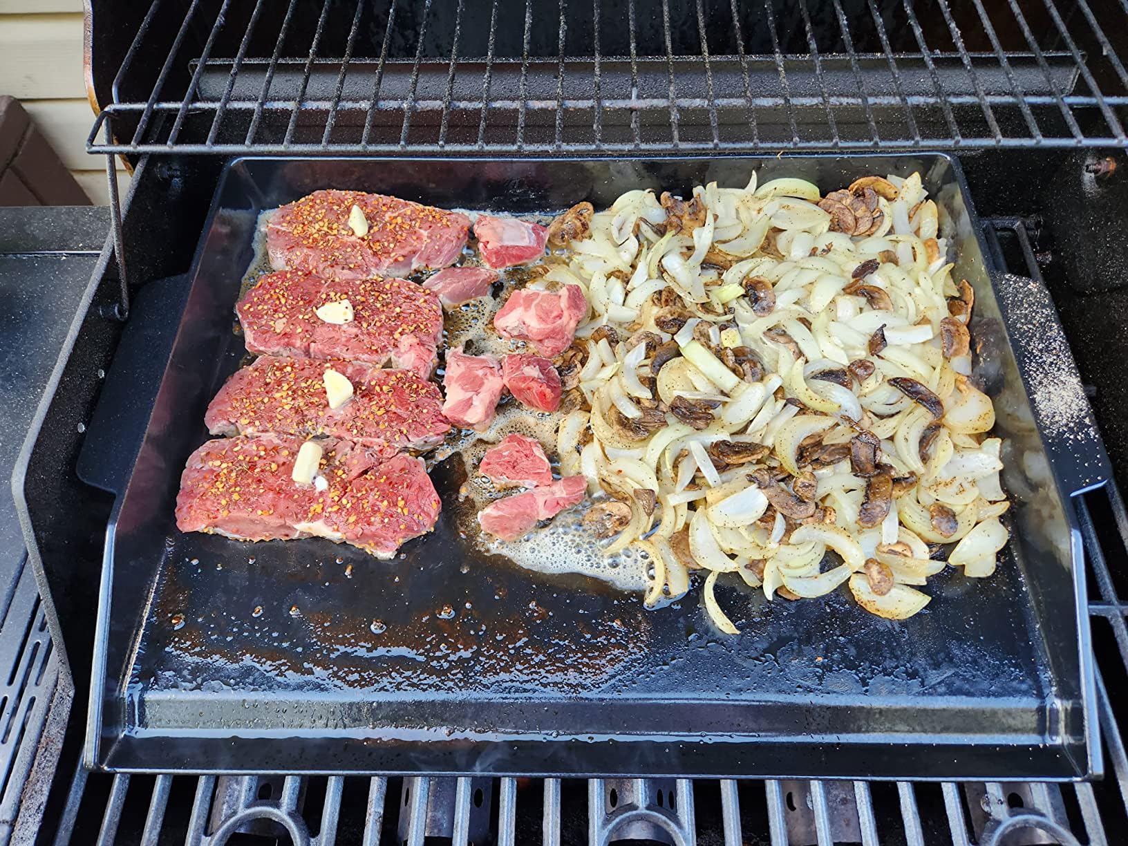 WELL GRILL 45,5 x 36,5 cm Plancha de parrilla con espátula de barbacoa Juego de rascador universal de hierro fundido para parrillas de gas, parrilla de carbón vegetal, parrilla eléctrica, borde alto