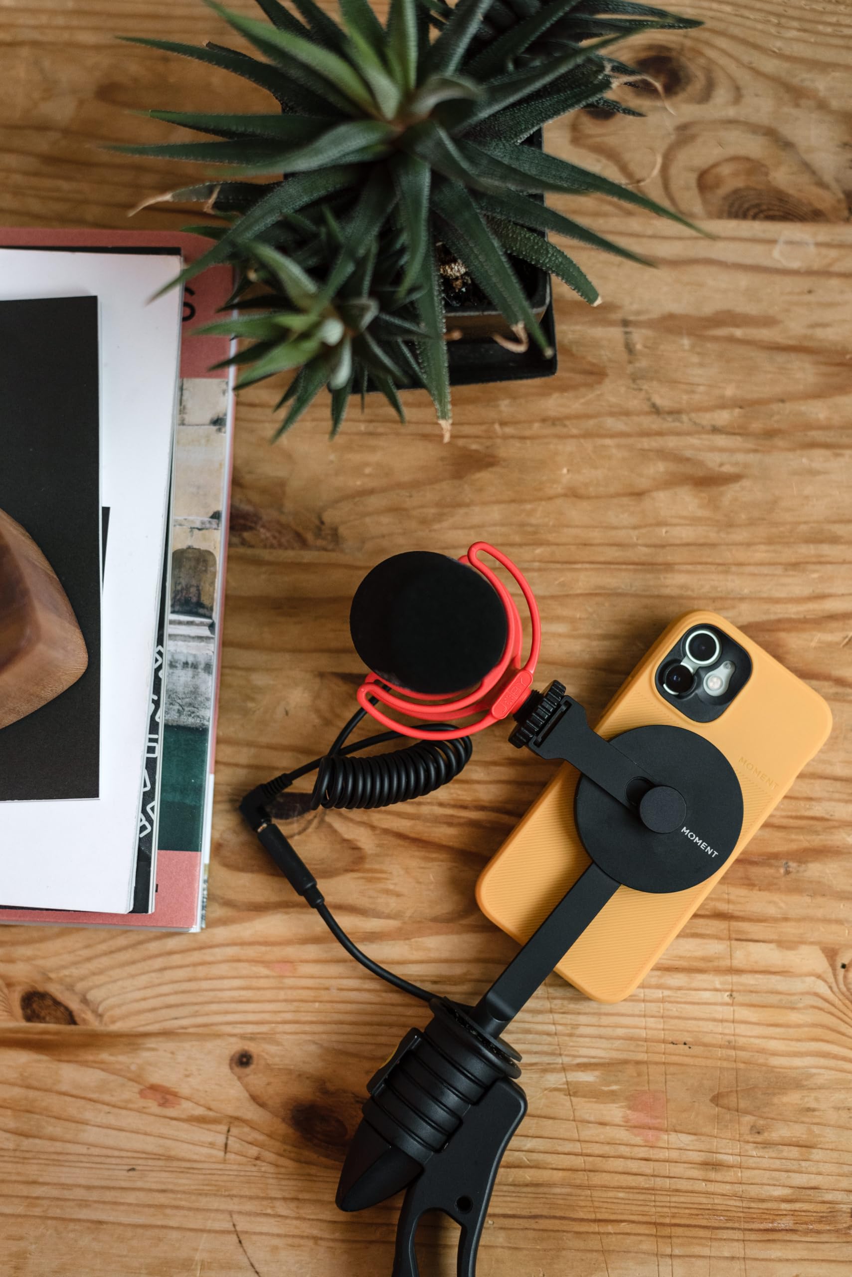 Amazon | Moment Pro Magsafe用三脚マウント(縦向きと横向)。 | Moment Amazon | Moment Pro Magsafe用三脚マウント(縦向きと横向)。 | Moment