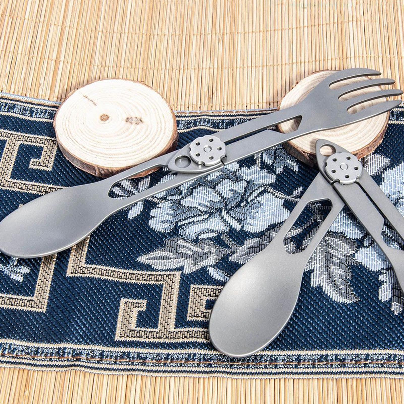 Spork Rotante In Titanio Posate Multifunzione Portatili Leggere Da Outdoor | Cucchiaio E Forchetta Pieghevoli 2 In 1 Per Sopravvivenza Stoviglie Da Campeggio Per Viaggi All'Aperto, Barbecue E Picn