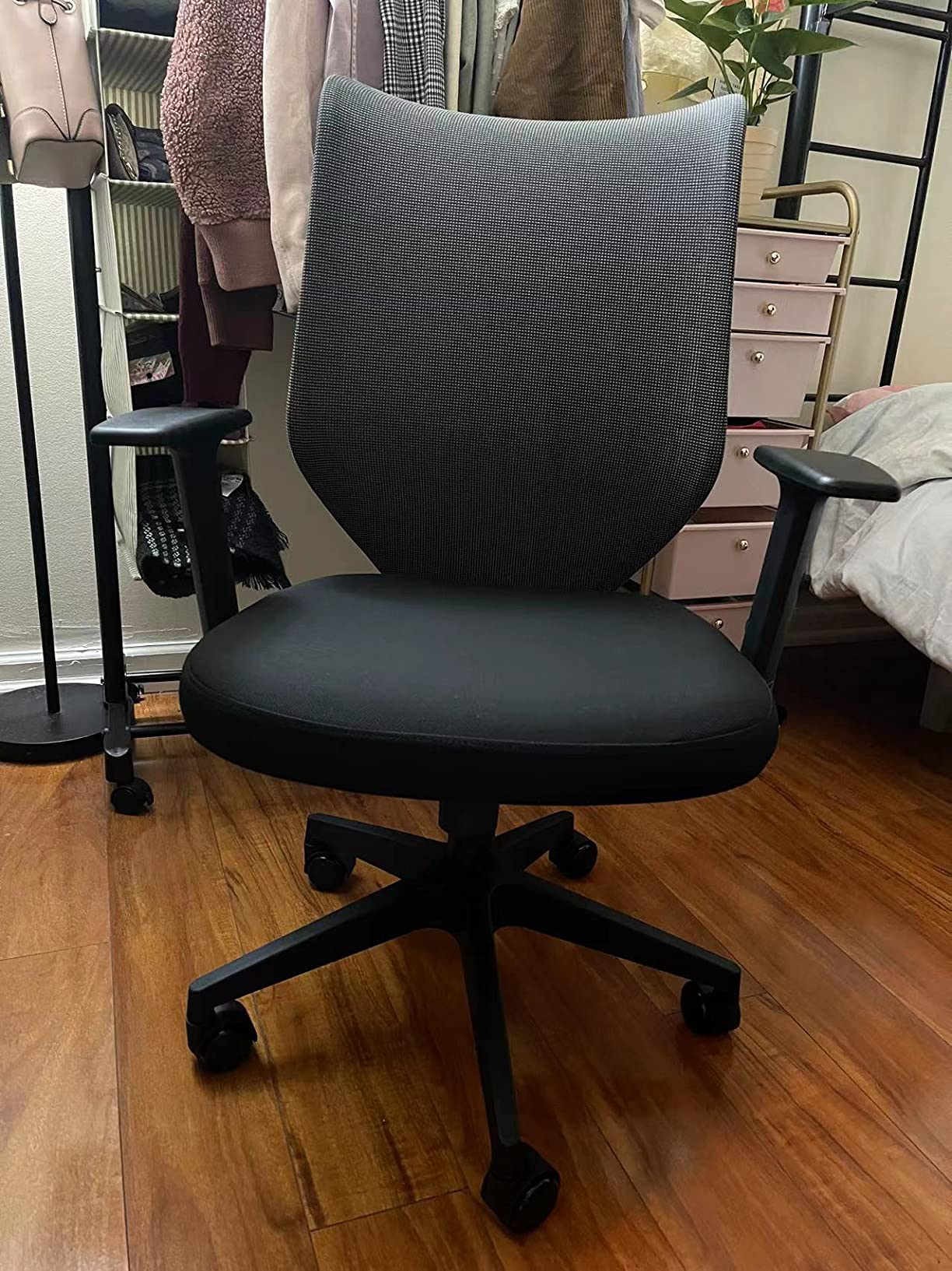 28/mo Finance Etasker Ergonomic Office Chair Home Mesh Desk Chair with Adjustable Arms Mid