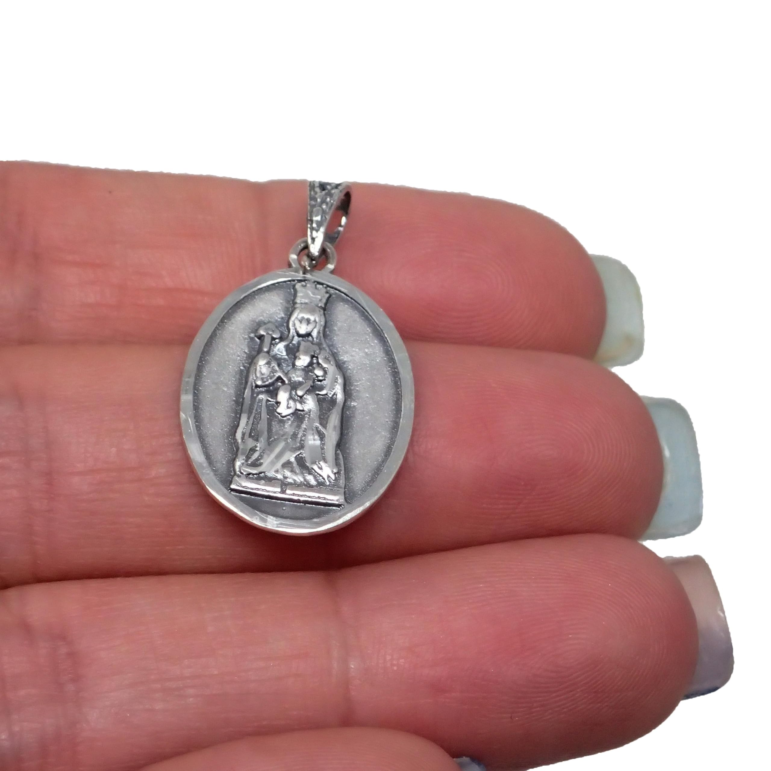 Virgen de la Victoria Medalla Plata Ley 925m maciza 20mm. patrona de Málaga grabación incluida - Personalizable - GRABACIÓN INCLUIDA EN EL PRECIO