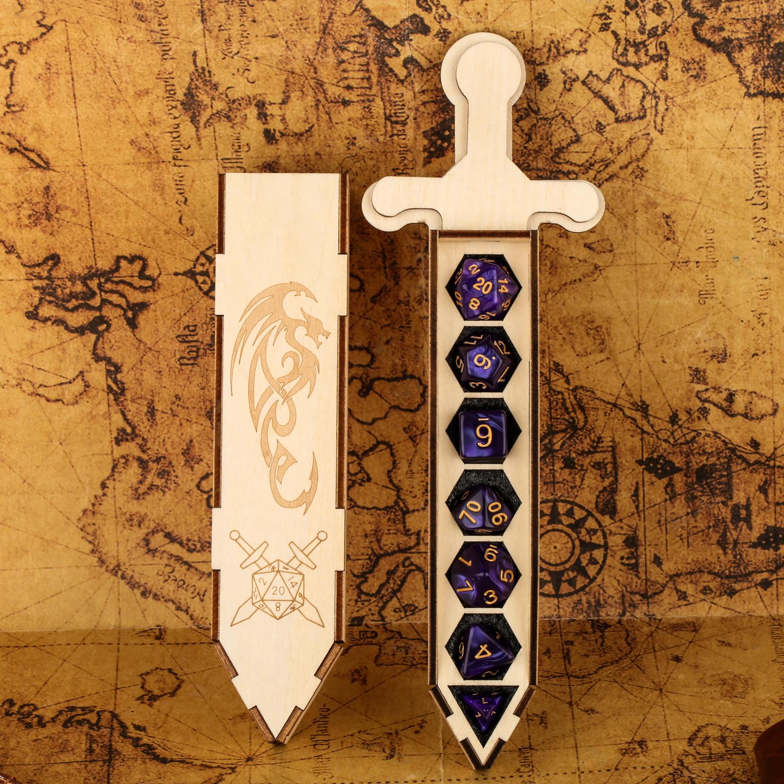 Portadadi a forma di spada con 7 dadi poliedrici viola, Contenitore in legno per accessori D&D, Scatola portaoggetti per giochi di ruolo, Set regalo per giochi da tavolo fantasy