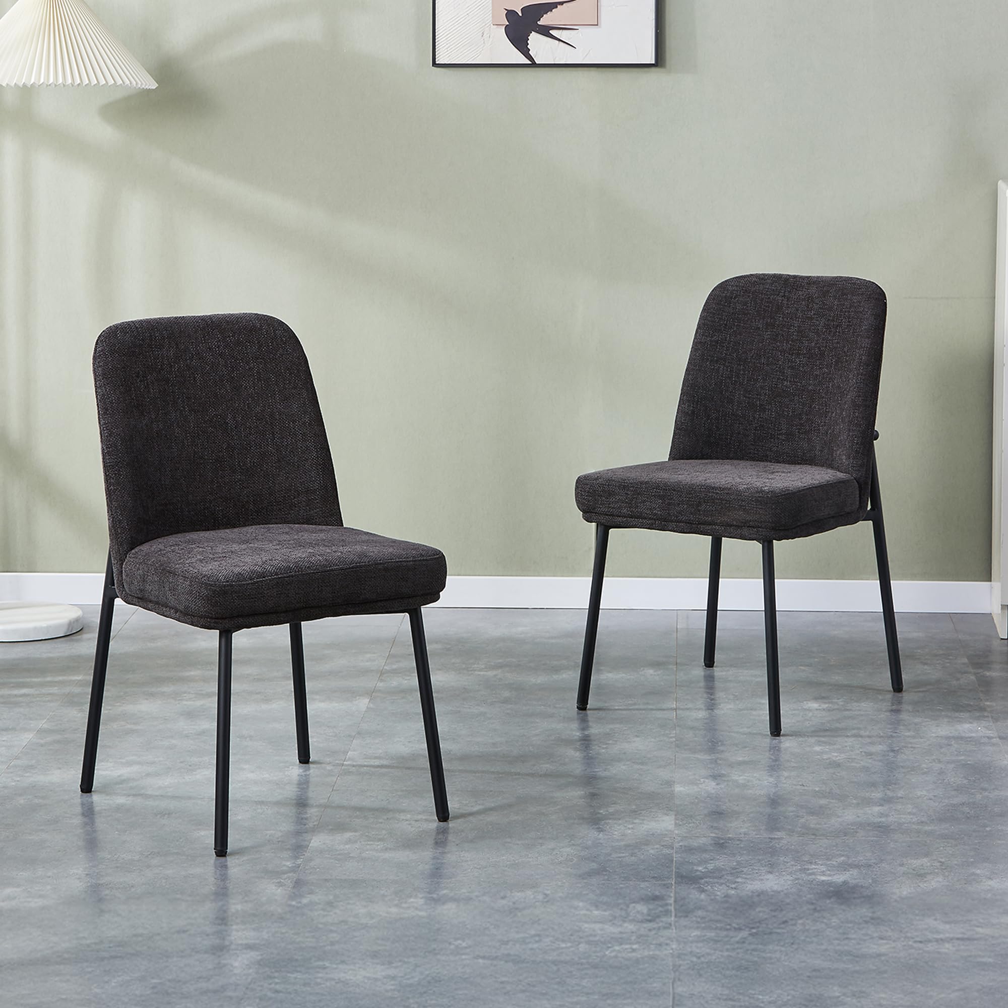Chaise en tissu gris foncé haut de gamme KAYNA Mobilier-Deco avec des finitions en métal noir