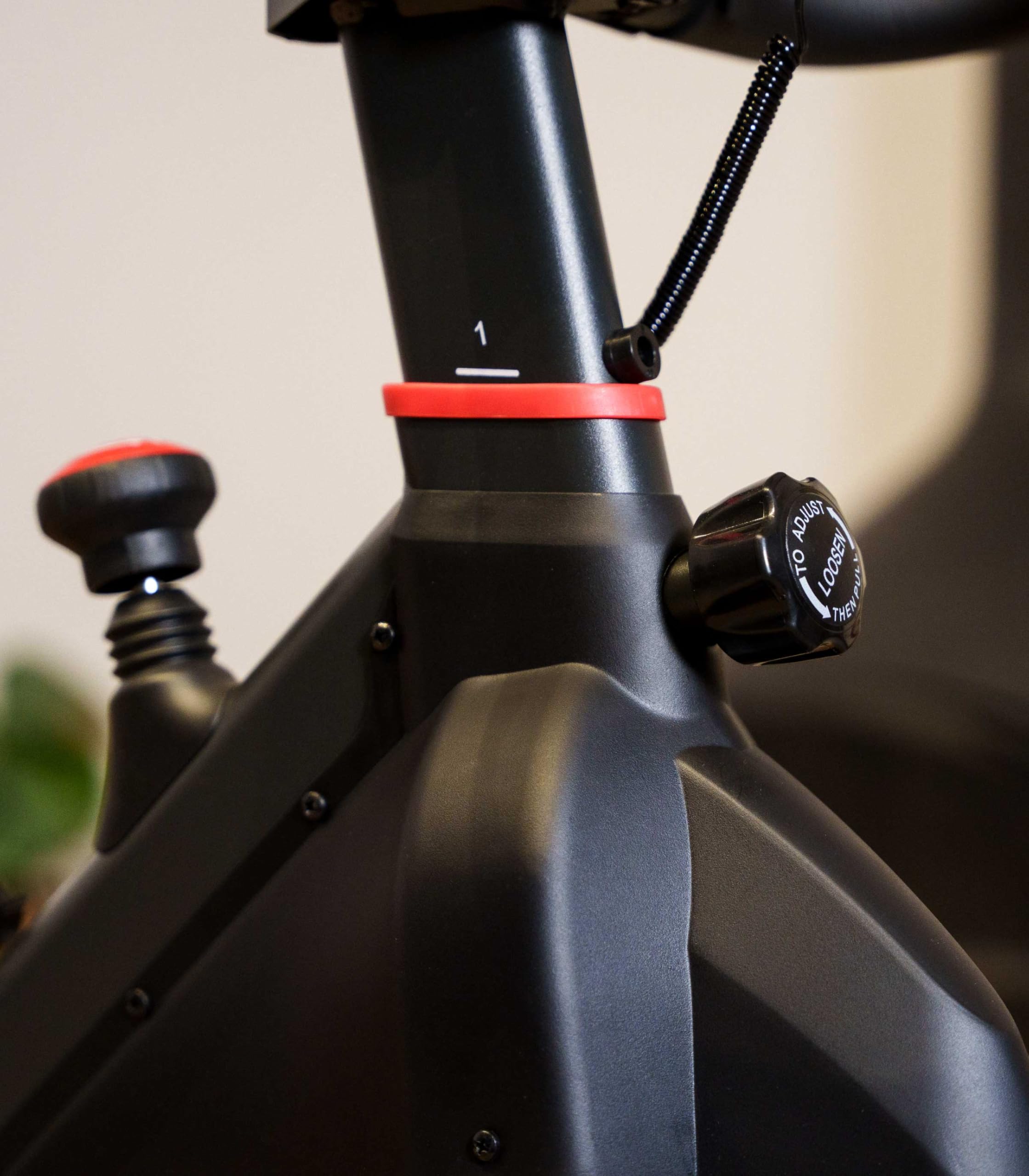CARE FITNESS Vélo de Biking Racing 470-475 Pédales Crantées et Sanglées Selle Guidon Triathlon Réglables