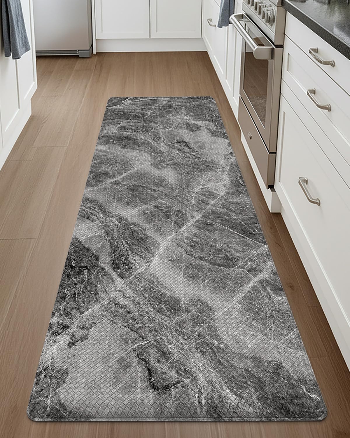 Grand tapis de couloir DEXI en mousse à mémoire de forme effet marbre gris