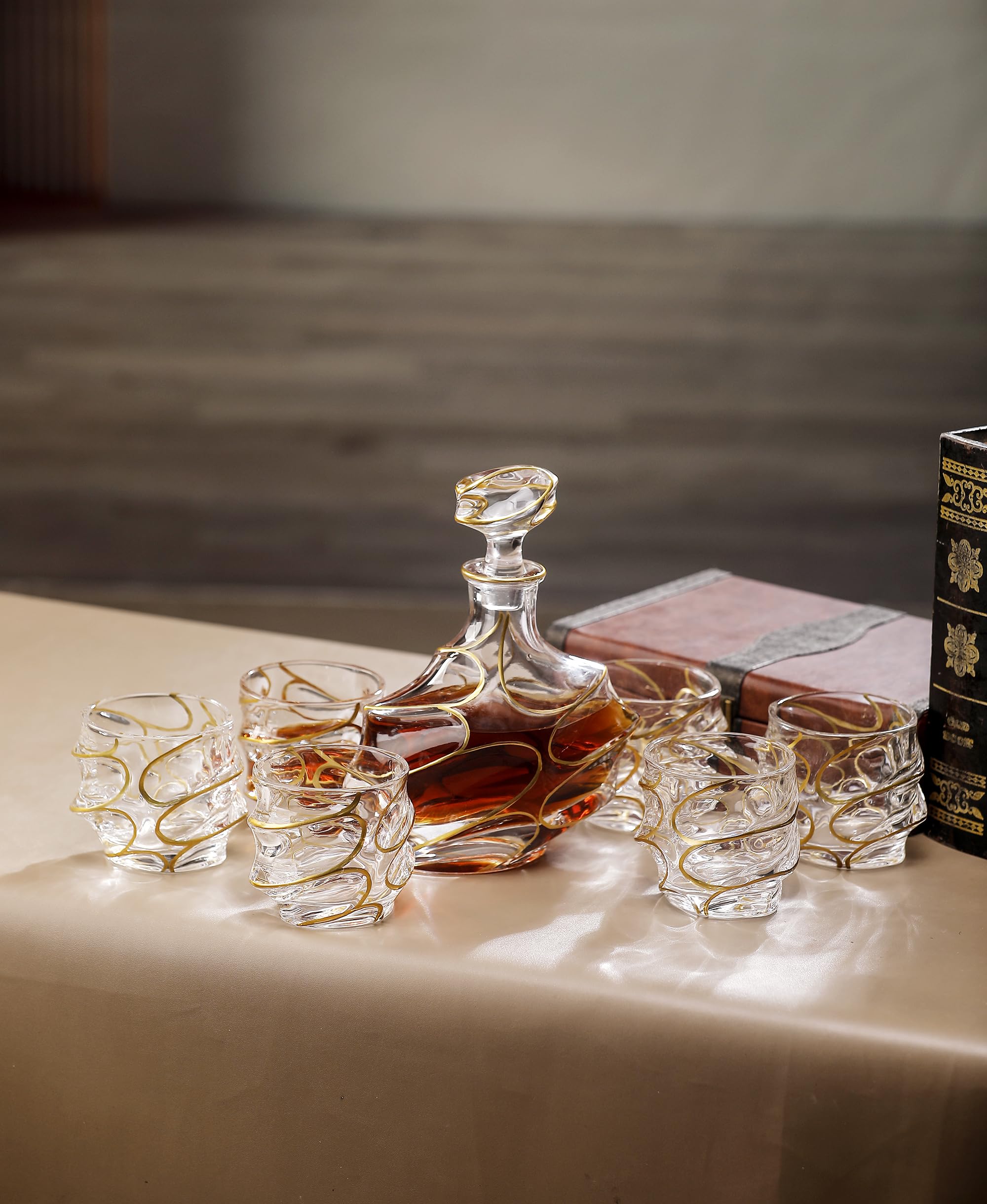 Carafe à whisky en cristal doré peinte à la main avec bouchon en verre – 750 ml élégante carafe à liqueur pour whisky, scotch, bourbon et spiritueux (carafe à décanter et 6 verres)