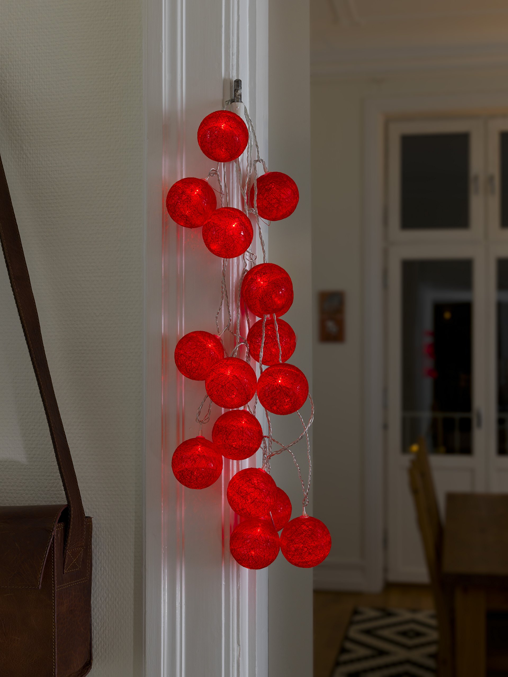 Konstsmide LED Dekolichterkette, rote Baumwollkugeln, groß, 16 rote Dioden, 24V Innentrafo, transparentes Kabel - 3136-553
