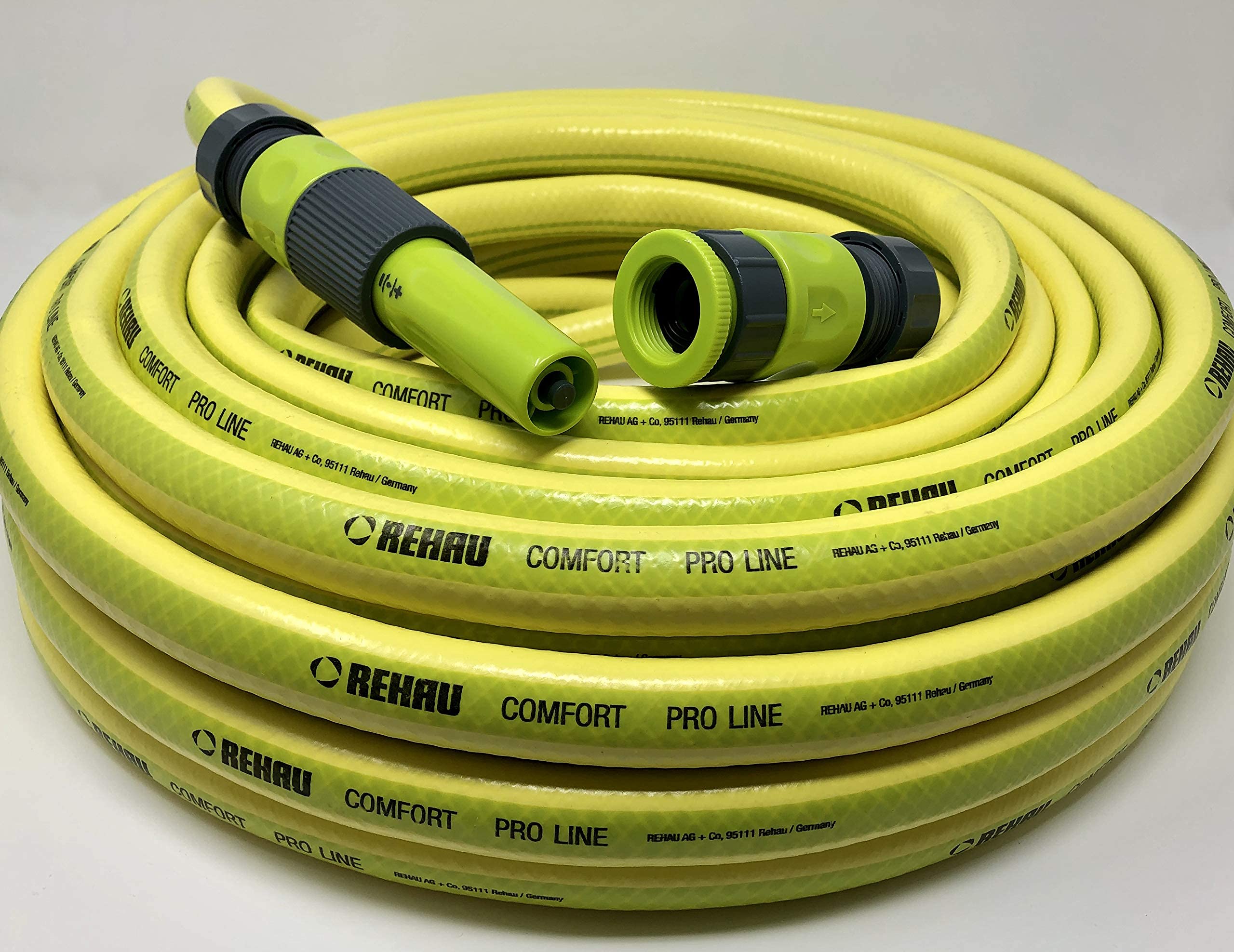 REHAU Gartenschlauch PRO LINE 3/4 Zoll 20m: 5-teiliges Profi-Set mit Anschlussstücken + Spritze, umweltfreundliche Materialien, schadstofffrei