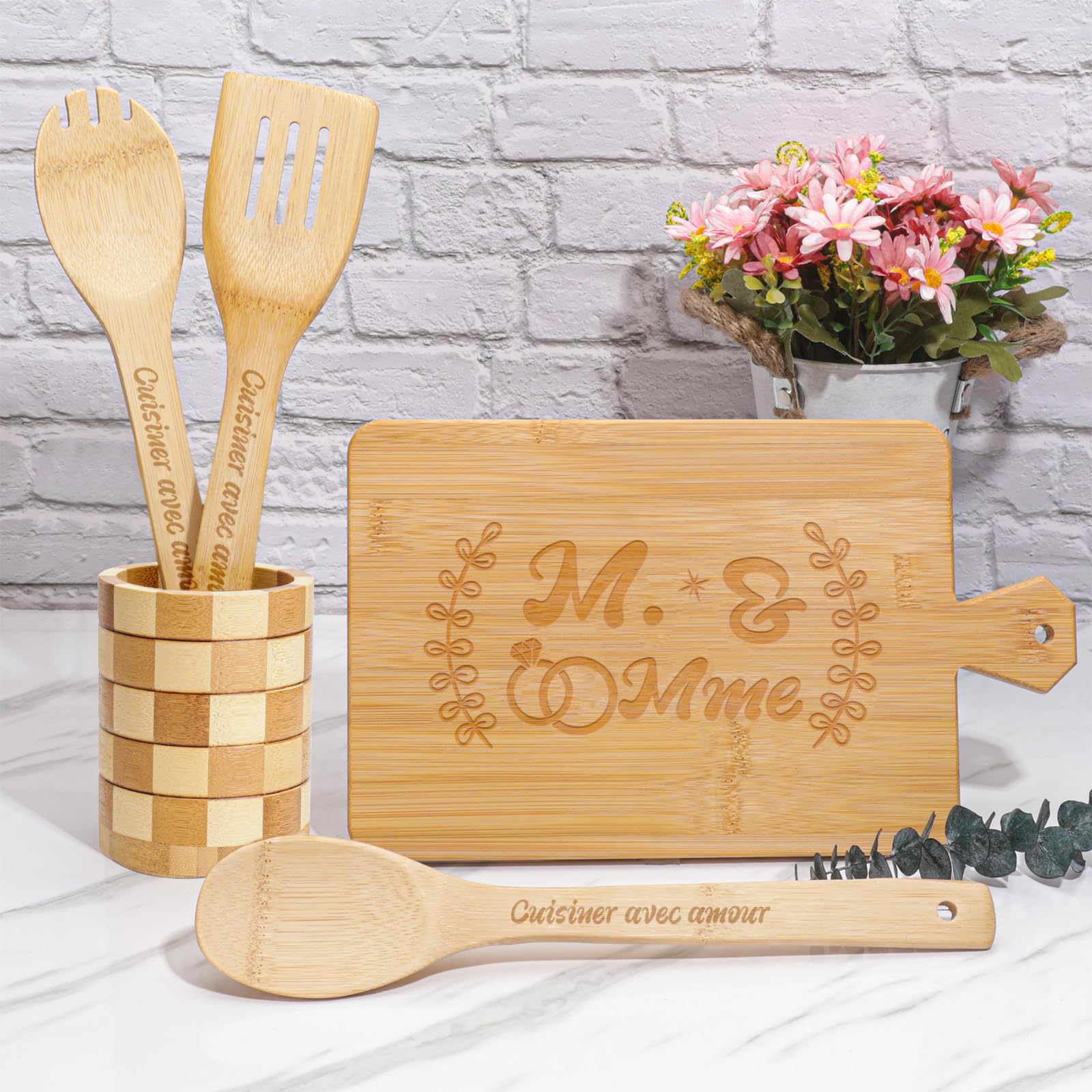 Tapis et Ensembles Coffret Cadeau de Mariage 10 Pièces, Bambou avec Planche, Verres, Dessous de Verre, Ustensiles de Cuisine, Support et Décoration MR & MRS,Cadeau Couple Marié