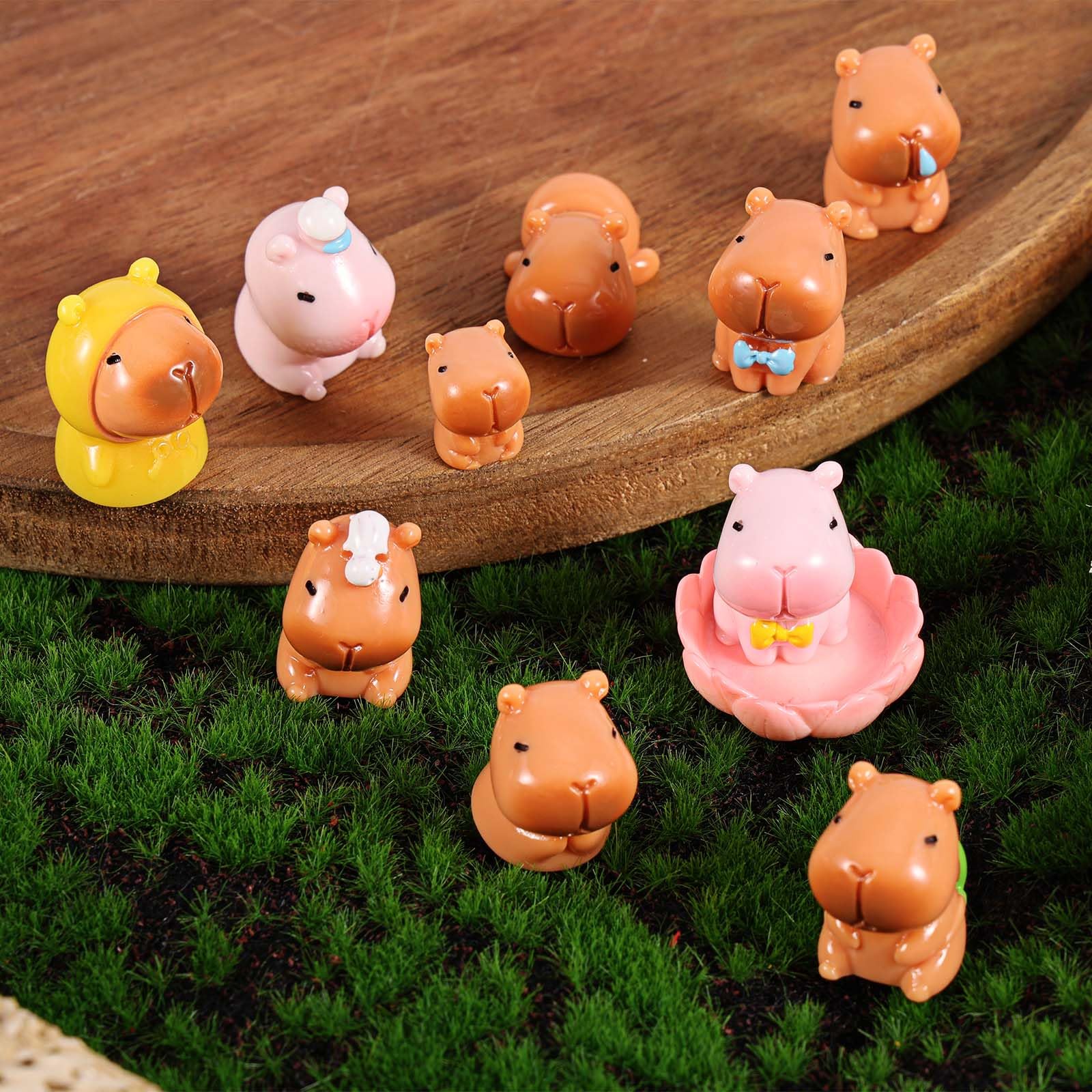 lasuroa 11szt Mini Figurki Kapibary, Super Urocze Miniaturowe Żywiczne Kapibary Małe Małe Zwierzęta Ozdoby na Torty Dekoracje Pulpitu Samochodu Deski Rozdzielczej Domku dla Lalek i Ogrodu Wróżek