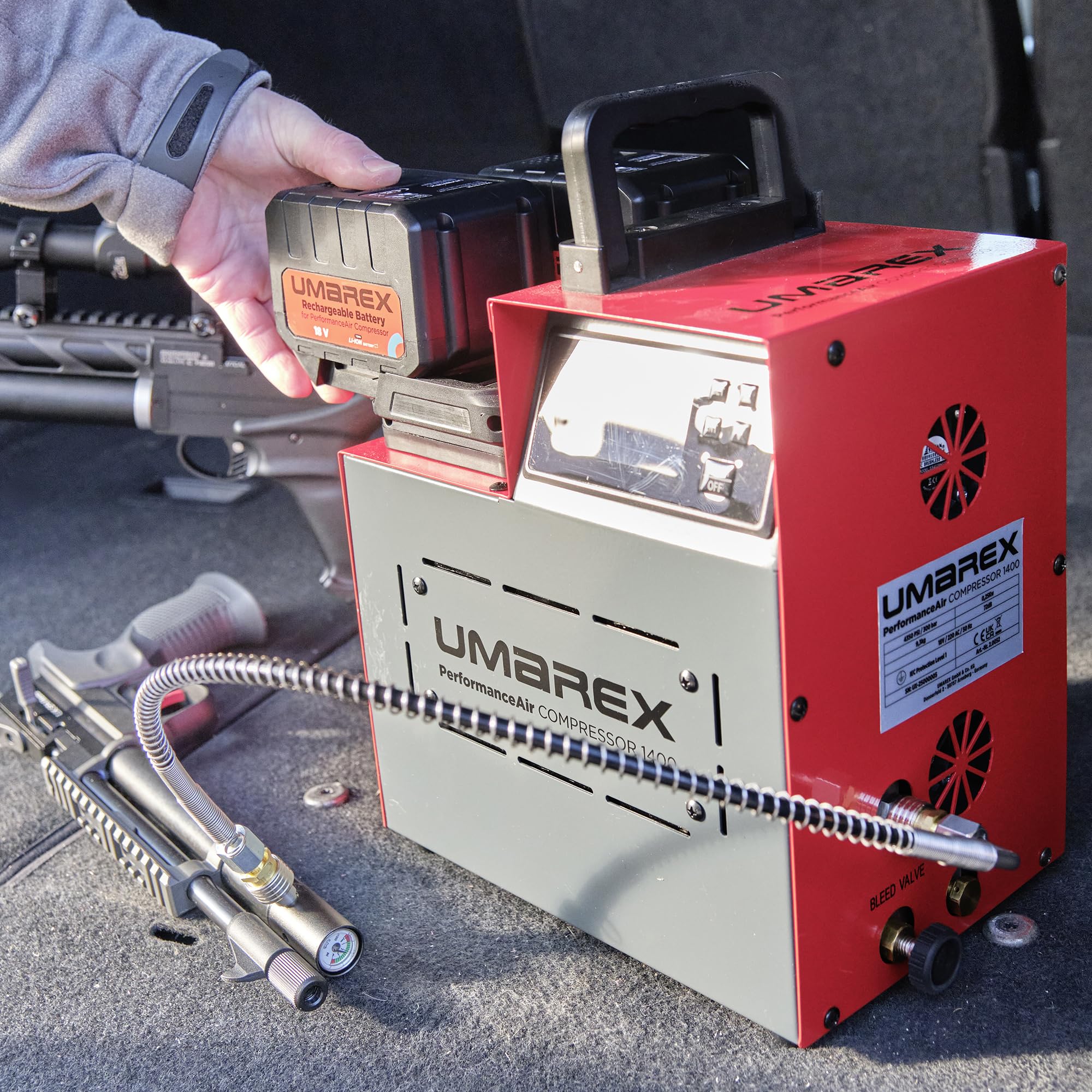 Umarex PerformanceAir 1400 PCP Compressore PCP, compressore portatile ad alta pressione fino a 300 bar, batteria o funzionamento a 230 V, connettore Foster, include 2 batterie agli ioni di litio e