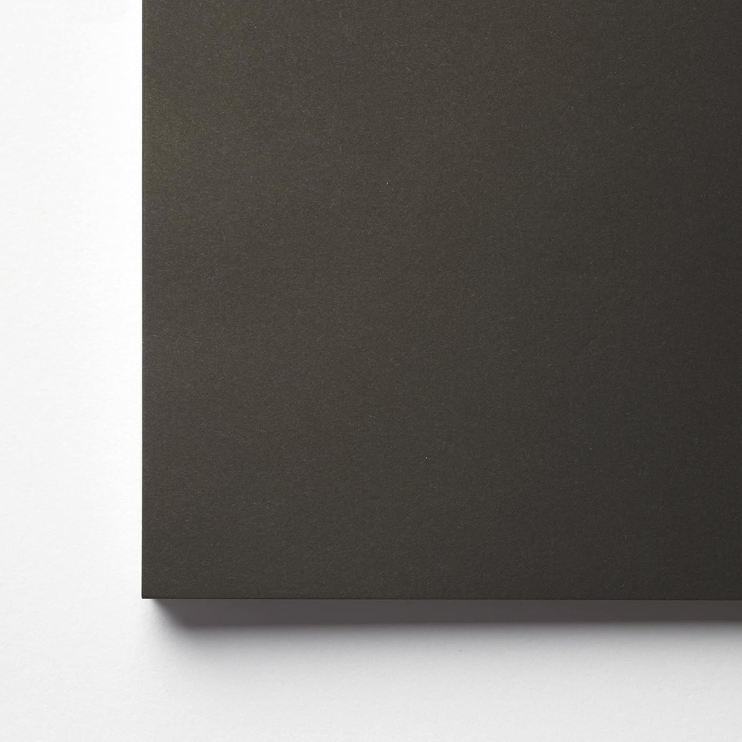 Winsor & Newton 6694008 Mixed Media Coloured Paper in Pad, 25 Sheets of Black Heavy Paper 200 g/m², 100% Acid-Free, Archival Quality, Suitable for Wet and Dry Painting Techniques, DIN A4