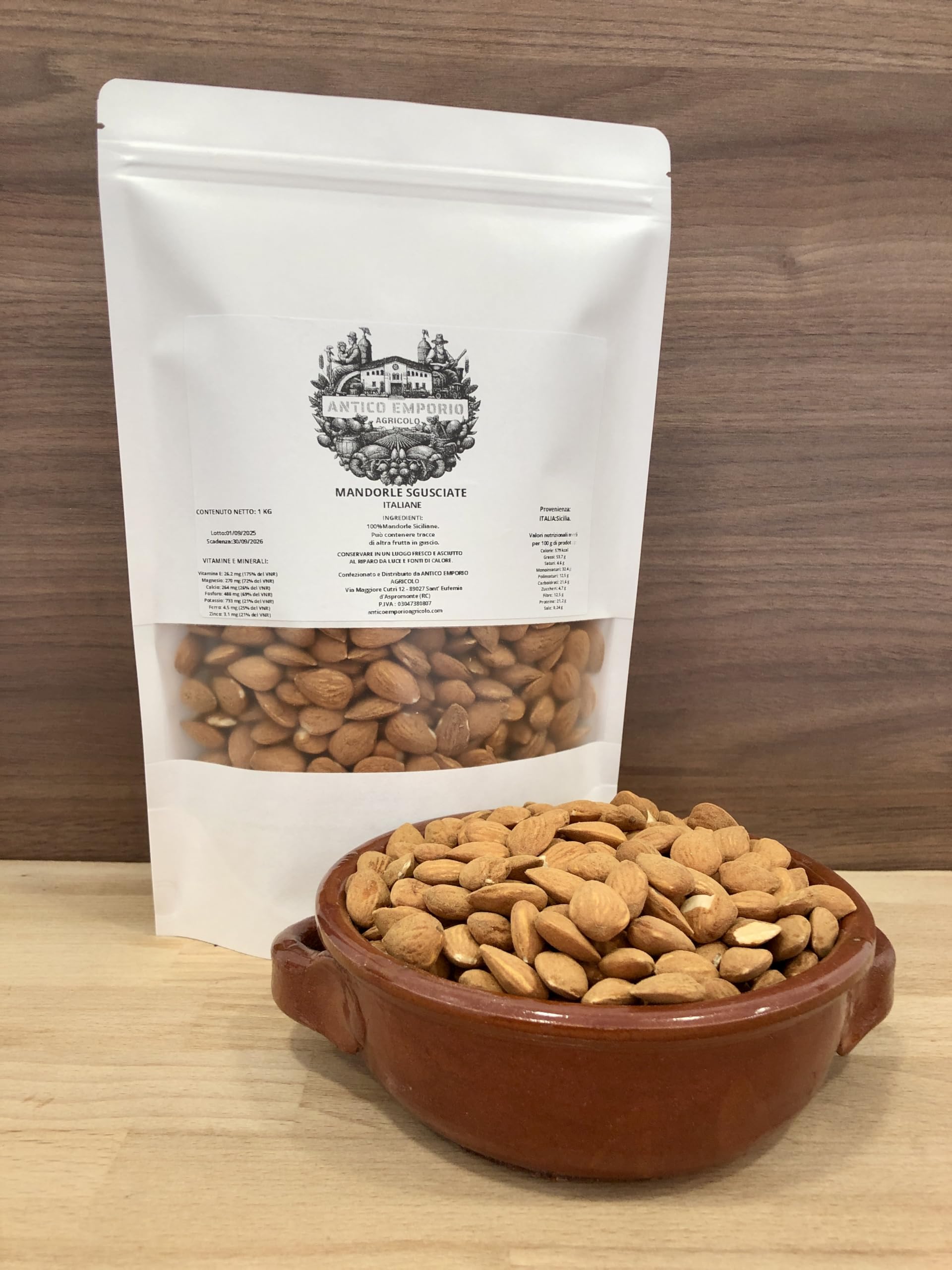 Mandorle Sgusciate Siciliane - Naturali 1 KG Calibrate - Senza Aggiunta di Conservanti, Sale o Zolfo - Prodotto Autentico e di Tradizione - Ricche di Vitamine e Fibre