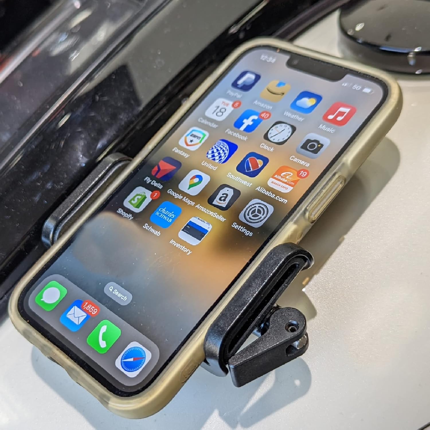 CLINGER -Magnetic phone holder for Motorcycle Gas Tank, Golf Cart , Non-Slip & Anti-Scratch, Harley-Davidson Motorcycle Phone Holder, Universal fit, Compaitble with iPhone, Samsung, Google Pixel