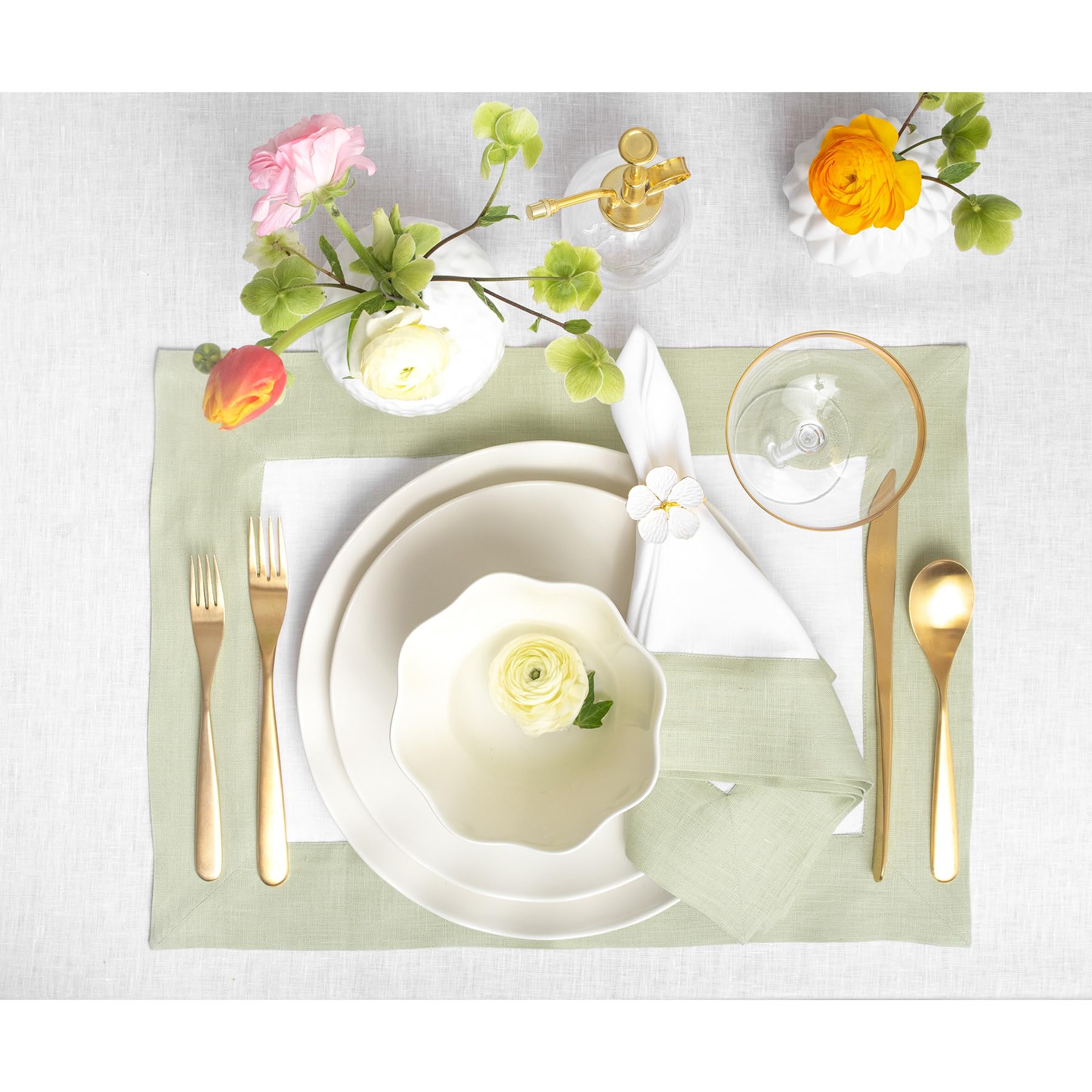 Solino Home Contempo - Juego de 4 manteles individuales de lino 100 % puro, color verde salvia y blanco, 48 cm de largo x 35 cm de ancho, manteles individuales lavables para Navidad, invierno
