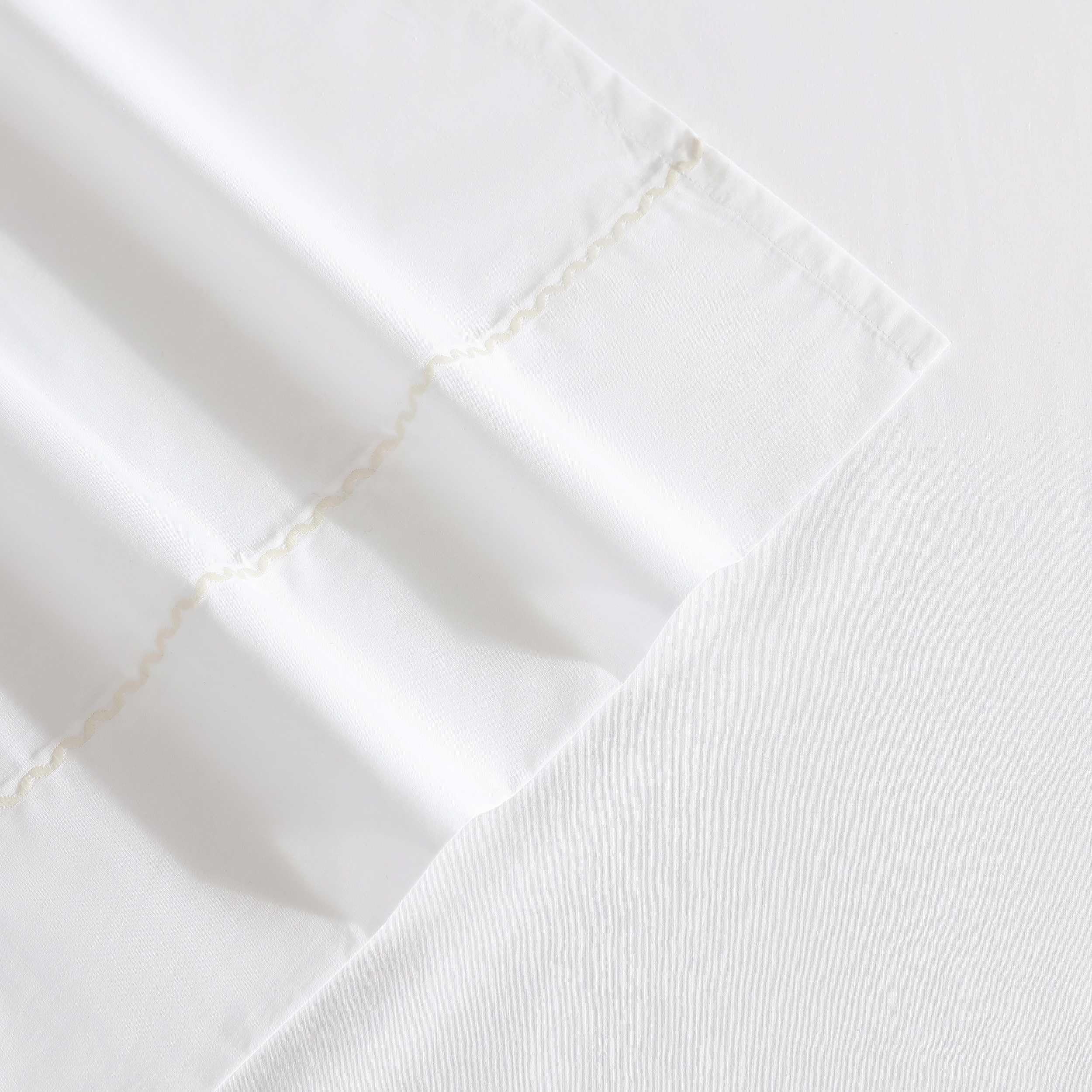 Laura Ashley - Juego de sábanas, Ropa de Cama de percal de algodón Transpirable con Fundas de Almohada a Juego, decoración Suave para el hogar (Blanco callop, matrimonial)