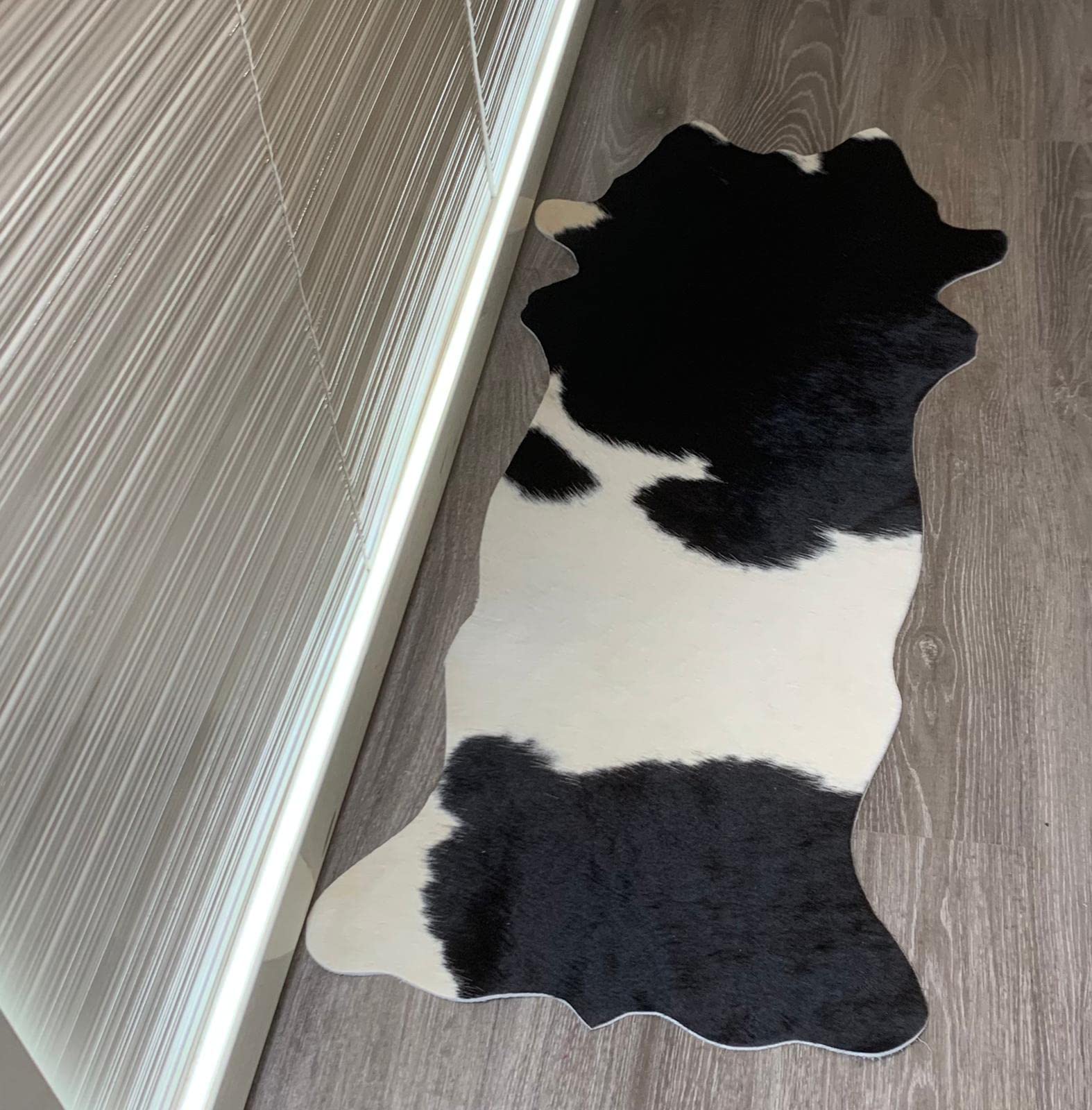 Tapis en Peau de Vache véritable Petit, Tapis pour Salon, Couloir, entrée, Peau de Vache pour Petites Surfaces (Noir/Blanc, 120 x 55 cm)