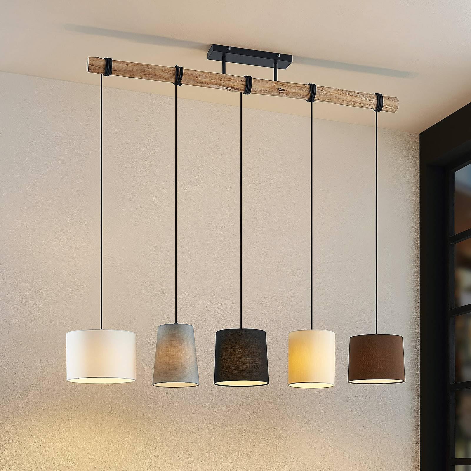 Lindby Esstisch Pendelleuchte Holz, Textil Balkenpendelleuchte Holzast und Stoff Lampenschirm Hängelampe Lampe Wohnzimmer 5x E27 ohne Leuchtmittel