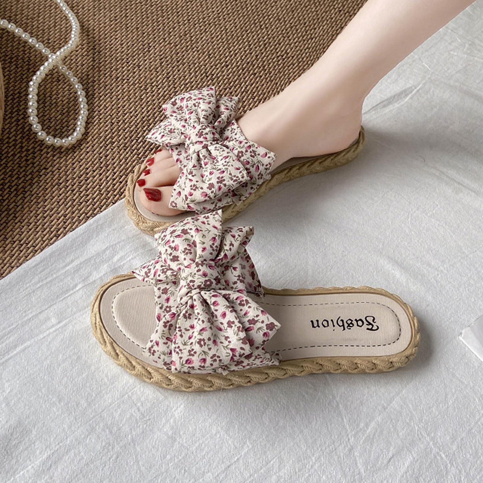 Claquette Plates Semelle Tressée Femmes d'été Claquettes de Plage et Piscine Pantoufles avec Nœud Chaussons à Bout Ouvert Nu Pieds Confortable Antidérapant Chaussures pour Maison Salle de Bain Douche
