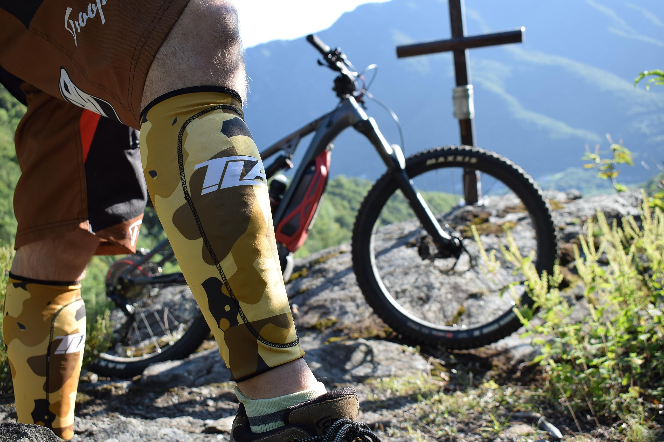 TLA Stop Shot Enduro MTB Schienbeinschoner - MTB Schienbeinschoner Protektoren SAS-Tec CE Zertifiziert - Downhill BMX Zubehör und Schutz für Beine und Schienbeine