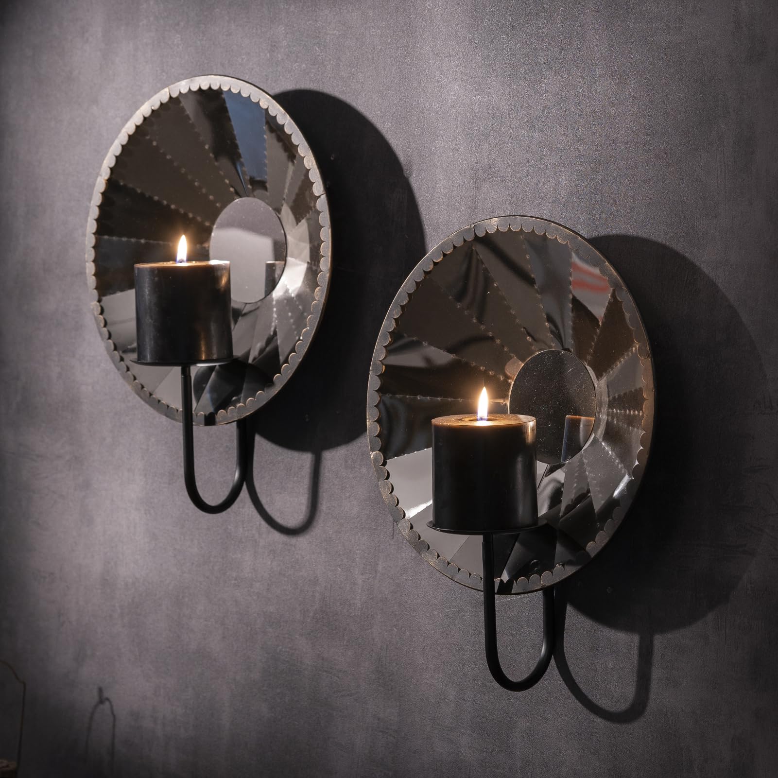 Wandkerzenhalter aus Metall, 2er Set, Gotischer Stil, 30cm H x 27.5cm W x 12.5 D, Schwarz, Reflektierende Wanddekoration