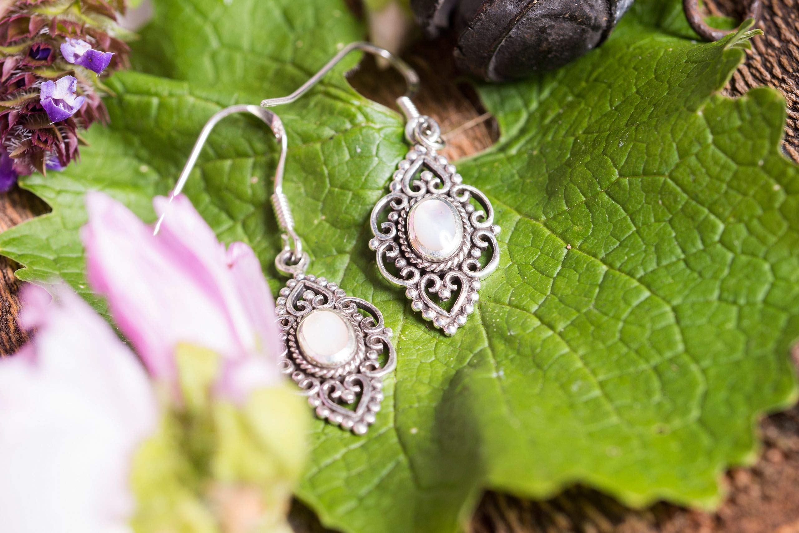 Vintage Ohrringe 925 Sterling Silber mit weißem Perlmutt Stein – Elegante Silber Ohrhänger Damen – Boho Ornament Ohrringe – Retro Schmuck Geschenk für Frauen