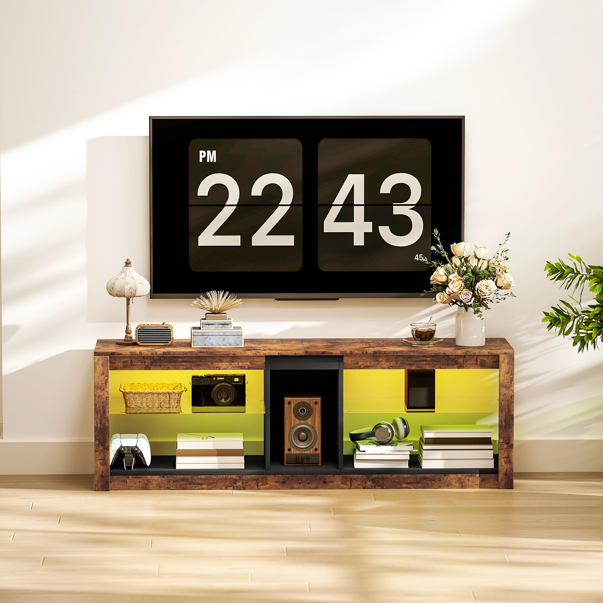HOMCOM Meuble TV LED avec Télécommande pour TV 65 Pouces 140x35x47cm Marron | Meuble Télé Bois, Étagères, Compartiments Ouvert, Salon, Chambre à Coucher