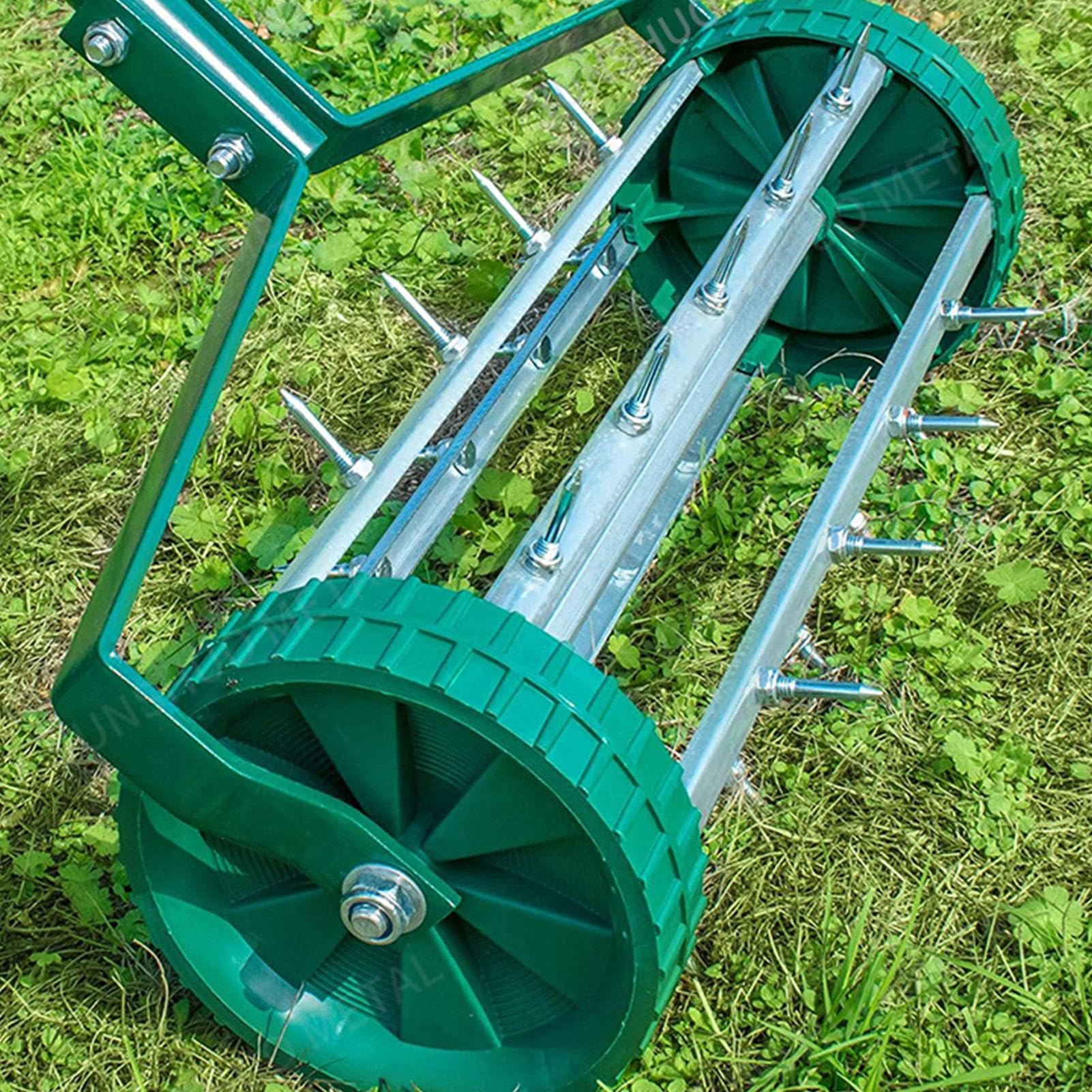 Aeratore Manuale Per Prato A Rullo FANTASK - Con Chiodi 3cm E Paraspruzzi, Verde 46x23x127cm | Manico Regolabile - Foto 3