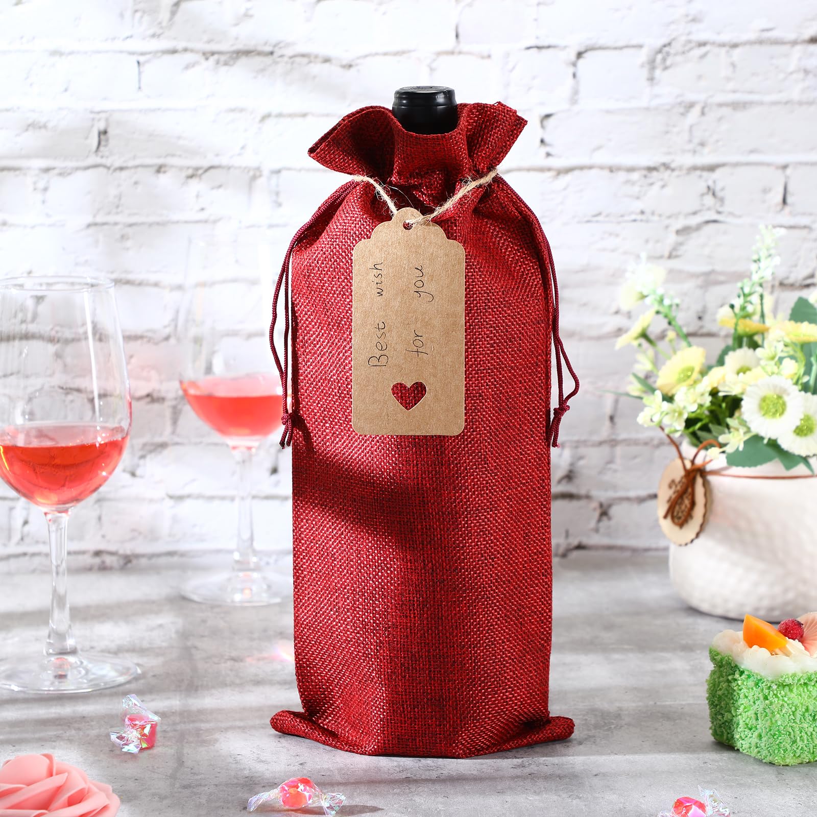 Windyun Lot de 100 sacs à vin en toile de jute avec cordon de serrage avec étiquettes 15 x 35 cm pour mariage, anniversaire, dégustation, Noël, voyage, fête (rouge vin)