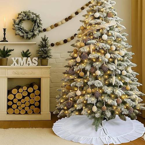 Vista 69 de Faldones de felpa para árbol de Navidad, 36 pulgadas, tapete de lujo de piel sintética blanca nevada con copos de nieve dorados para decoración