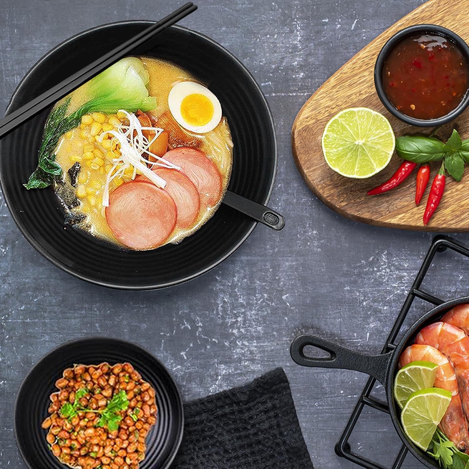 Lot de 4 bols à ramen japonais de 1200 ml avec baguettes et cuillères, bols à nouilles japonaises incassables en mélamine pour salade, céréales, riz, Pho, passent au lave-vaisselle (noir)
